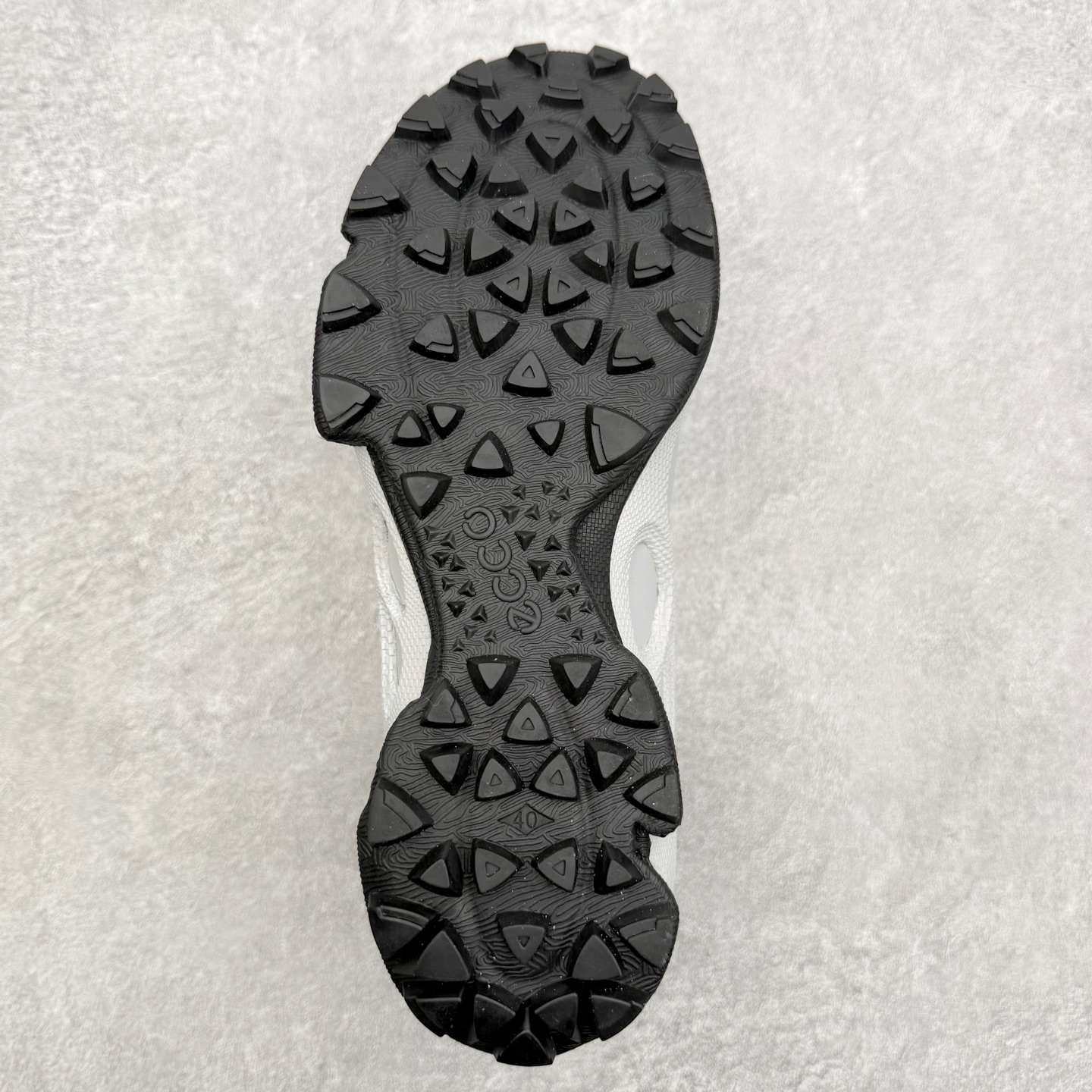 ECCo爱步 Biom C Trail 时尚简约牛皮减震耐磨低帮休闲跑步鞋 ECCO以三大核心特征为依托