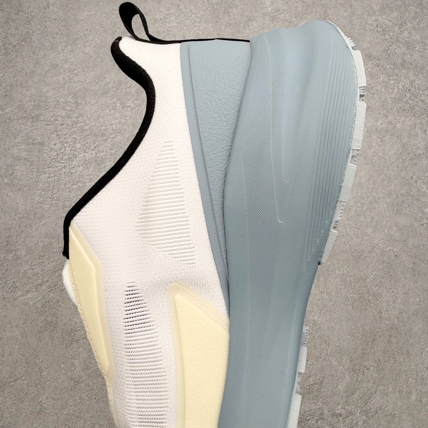 迪桑特DESCENTE RUNNING系列 LAVITATE 3.0 AIR WIRE 缓震舒适 BOA