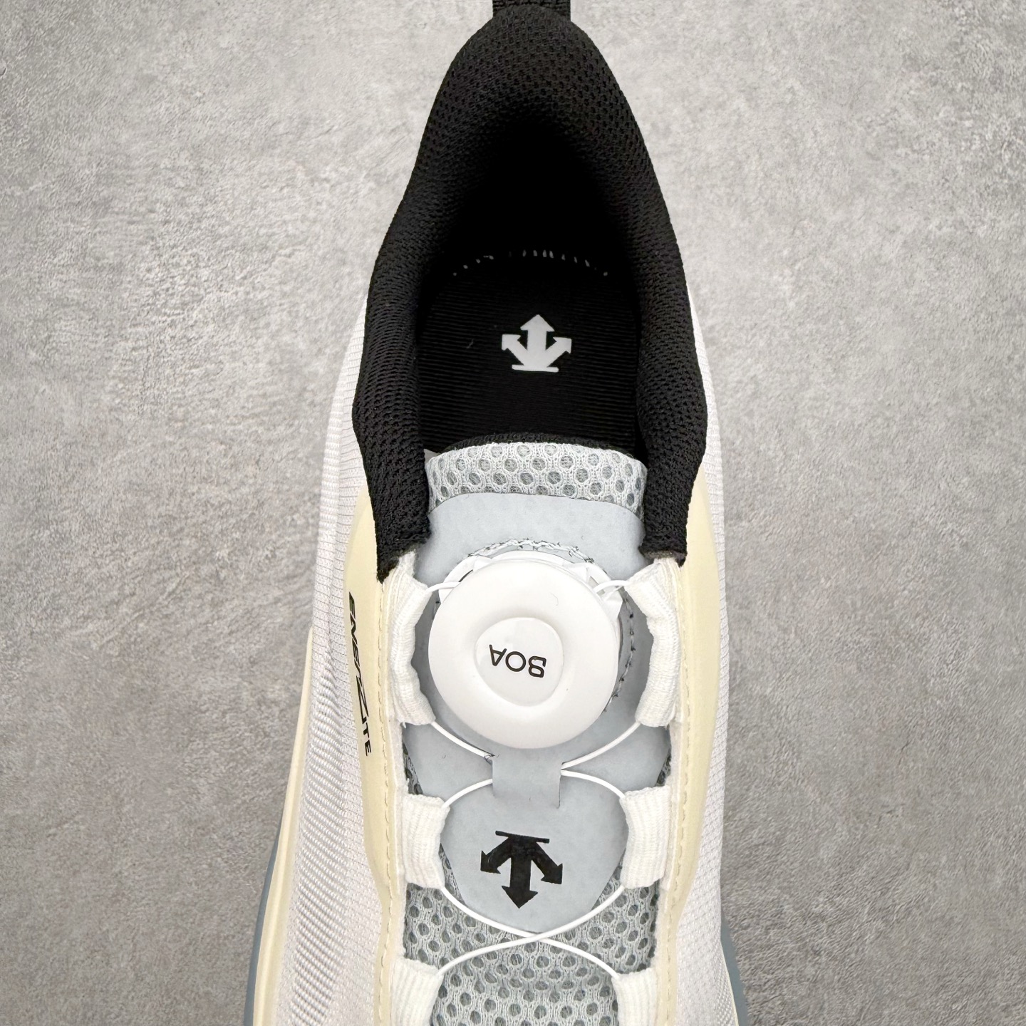 迪桑特DESCENTE RUNNING系列 LAVITATE 3.0 AIR WIRE 缓震舒适 BOA
