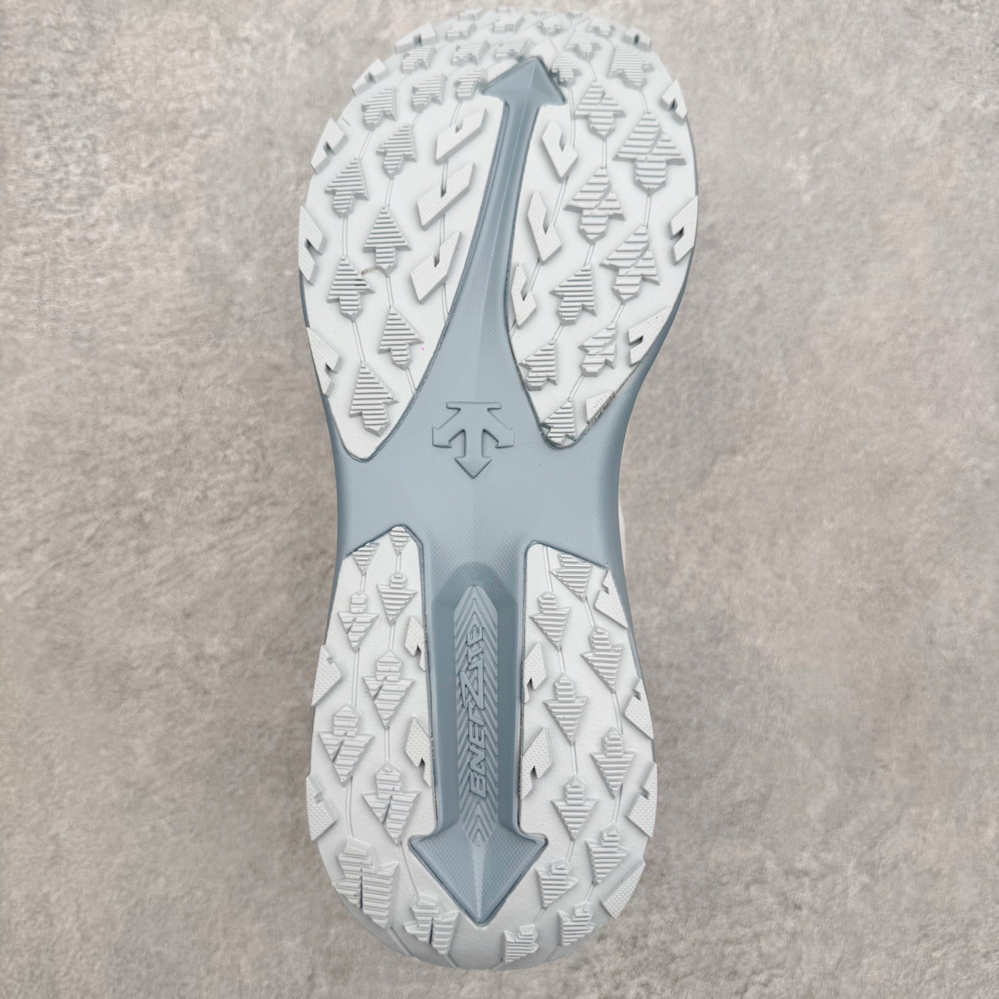 迪桑特DESCENTE RUNNING系列 LAVITATE 3.0 AIR WIRE 缓震舒适 BOA