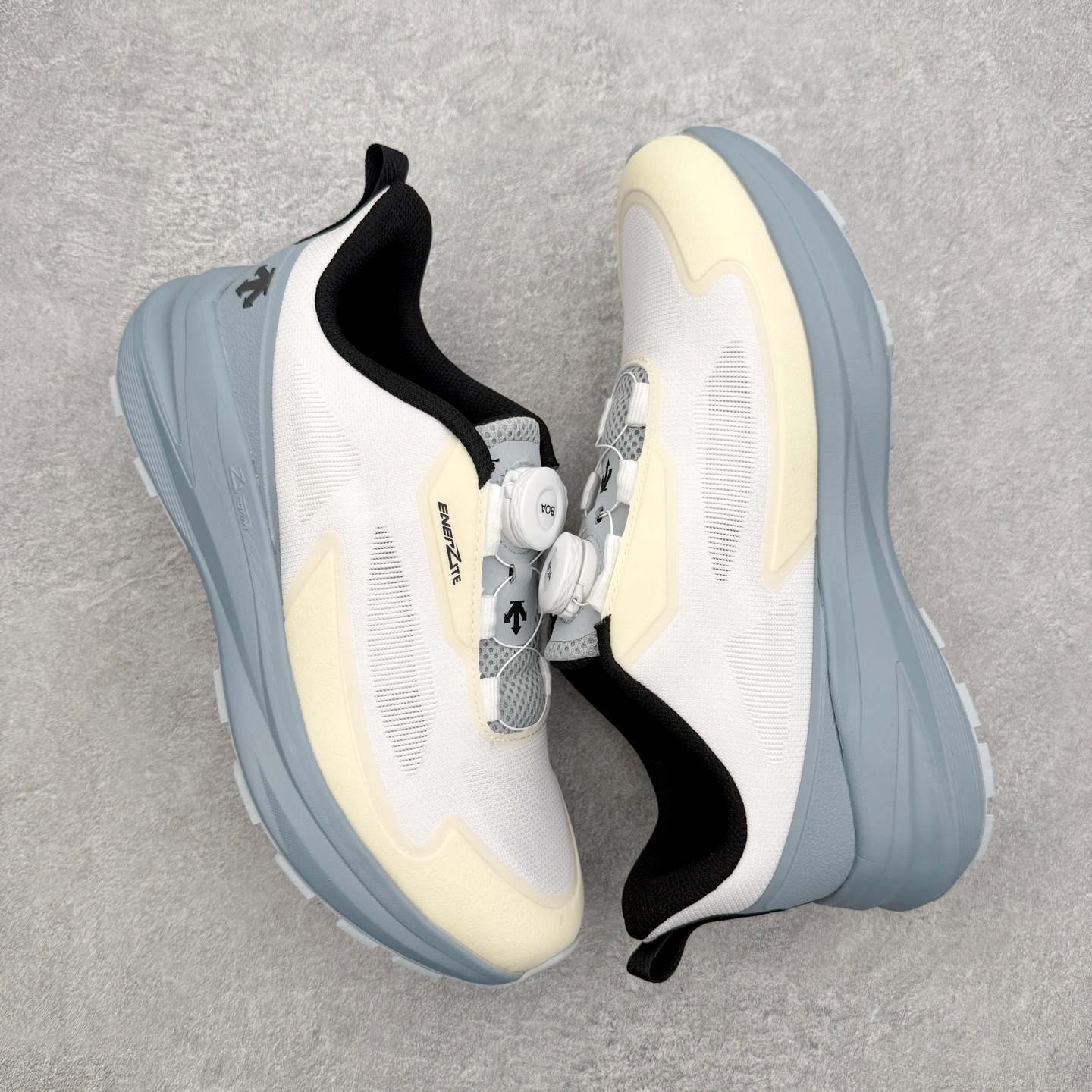 迪桑特DESCENTE RUNNING系列 LAVITATE 3.0 AIR WIRE 缓震舒适 BOA