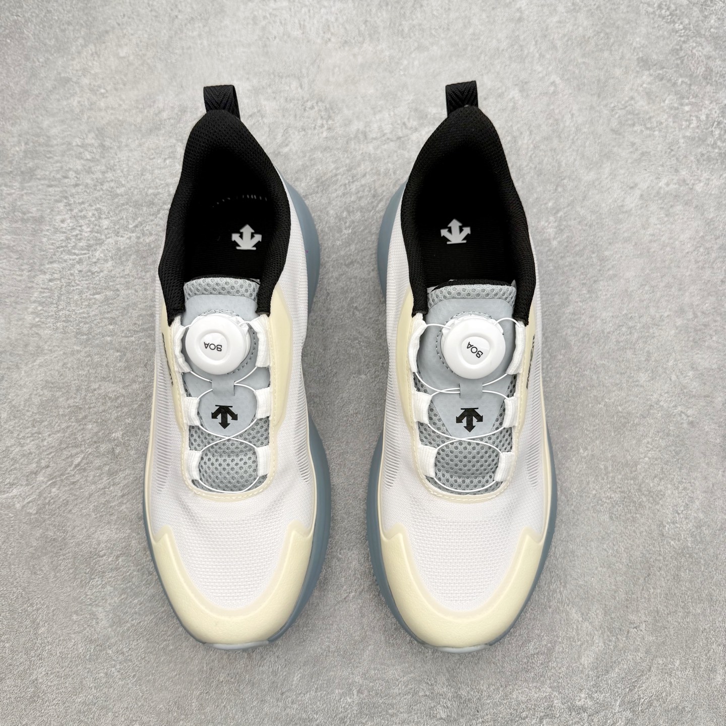 迪桑特DESCENTE RUNNING系列 LAVITATE 3.0 AIR WIRE 缓震舒适 BOA