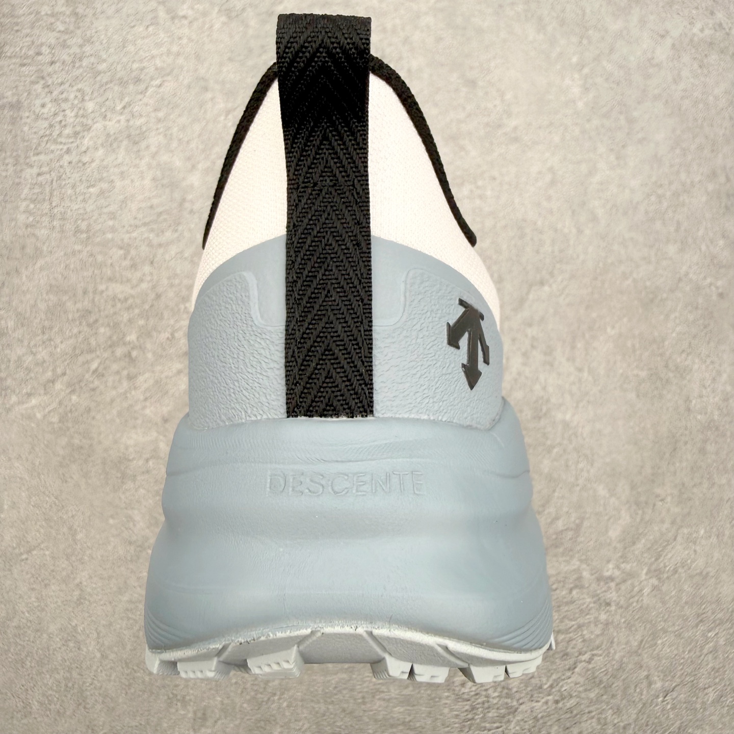 迪桑特DESCENTE RUNNING系列 LAVITATE 3.0 AIR WIRE 缓震舒适 BOA
