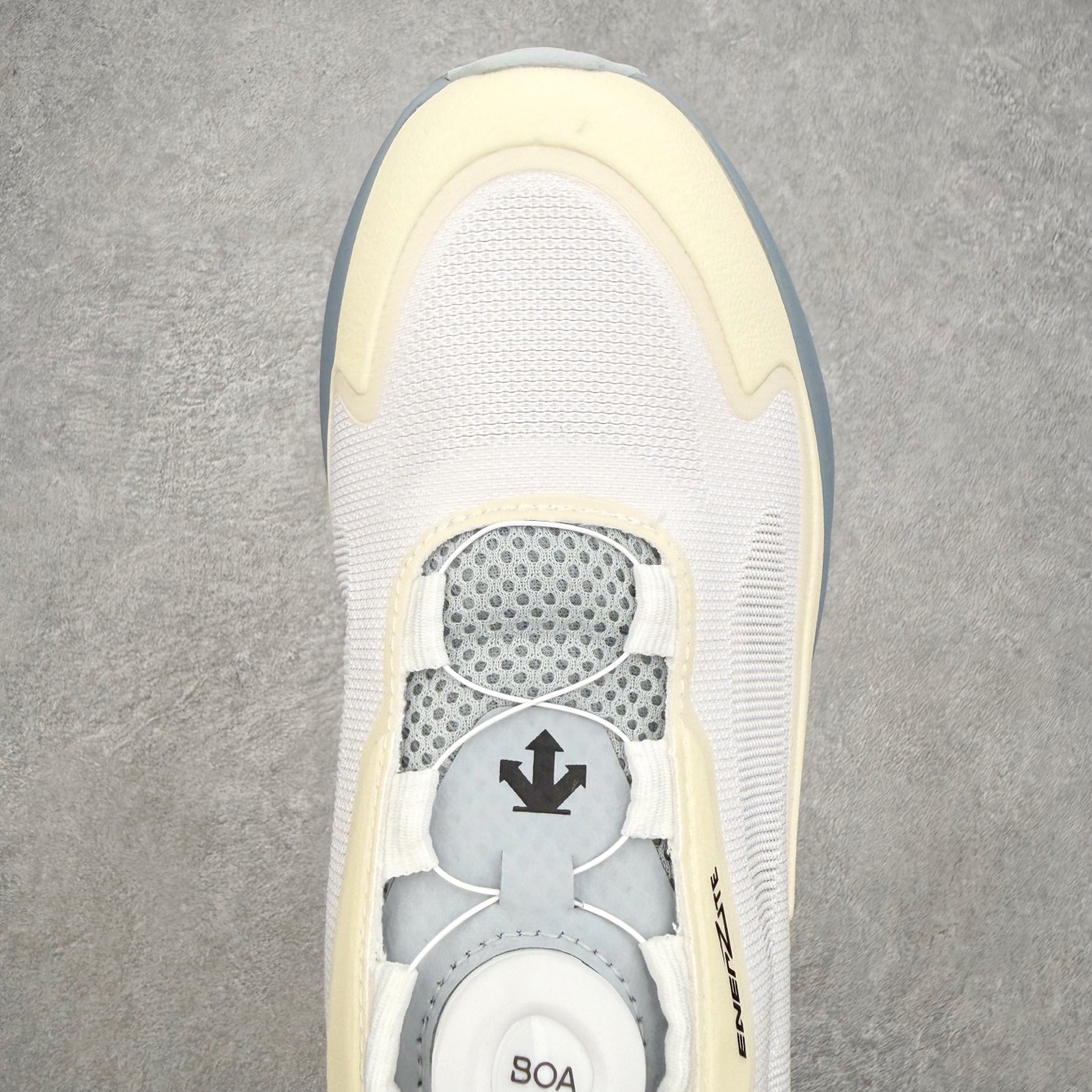 迪桑特DESCENTE RUNNING系列 LAVITATE 3.0 AIR WIRE 缓震舒适 BOA