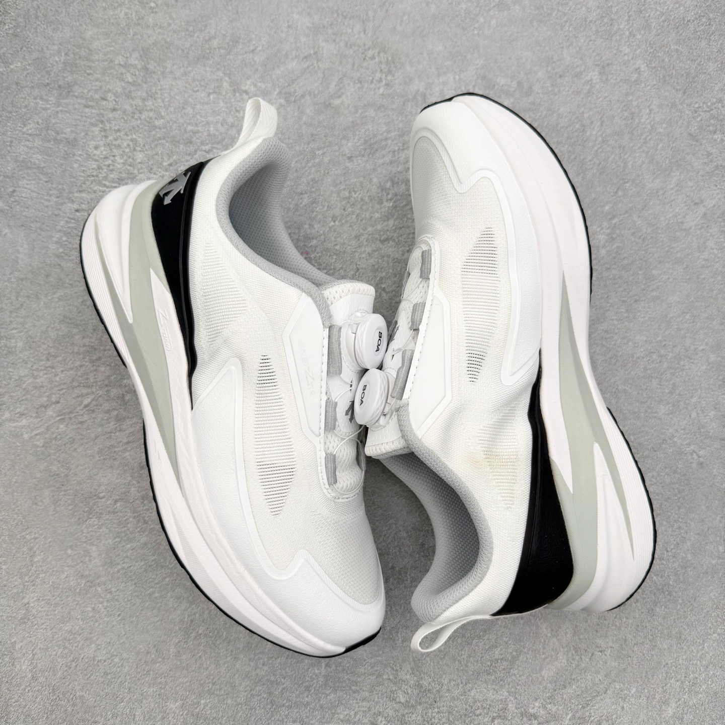 迪桑特DESCENTE RUNNING系列 LAVITATE 3.0 AIR WIRE 缓震舒适 BOA