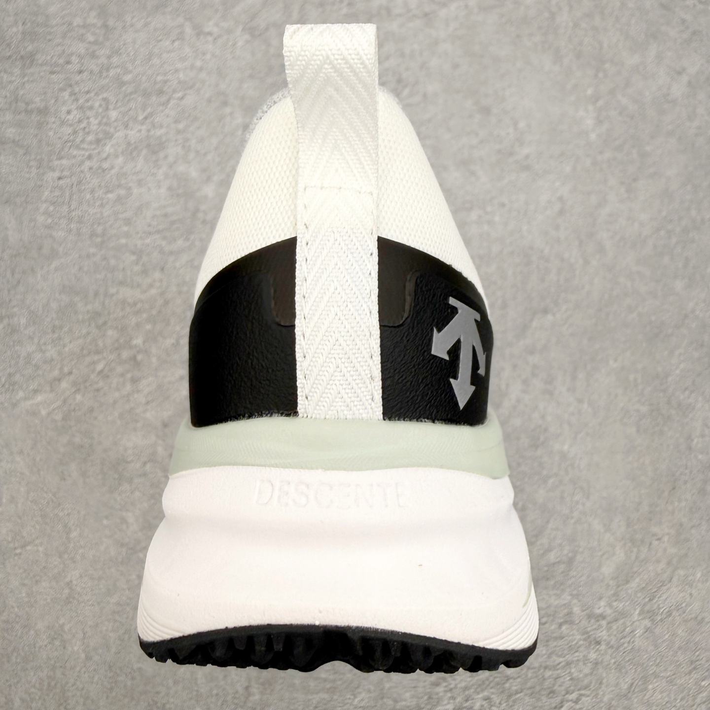 迪桑特DESCENTE RUNNING系列 LAVITATE 3.0 AIR WIRE 缓震舒适 BOA