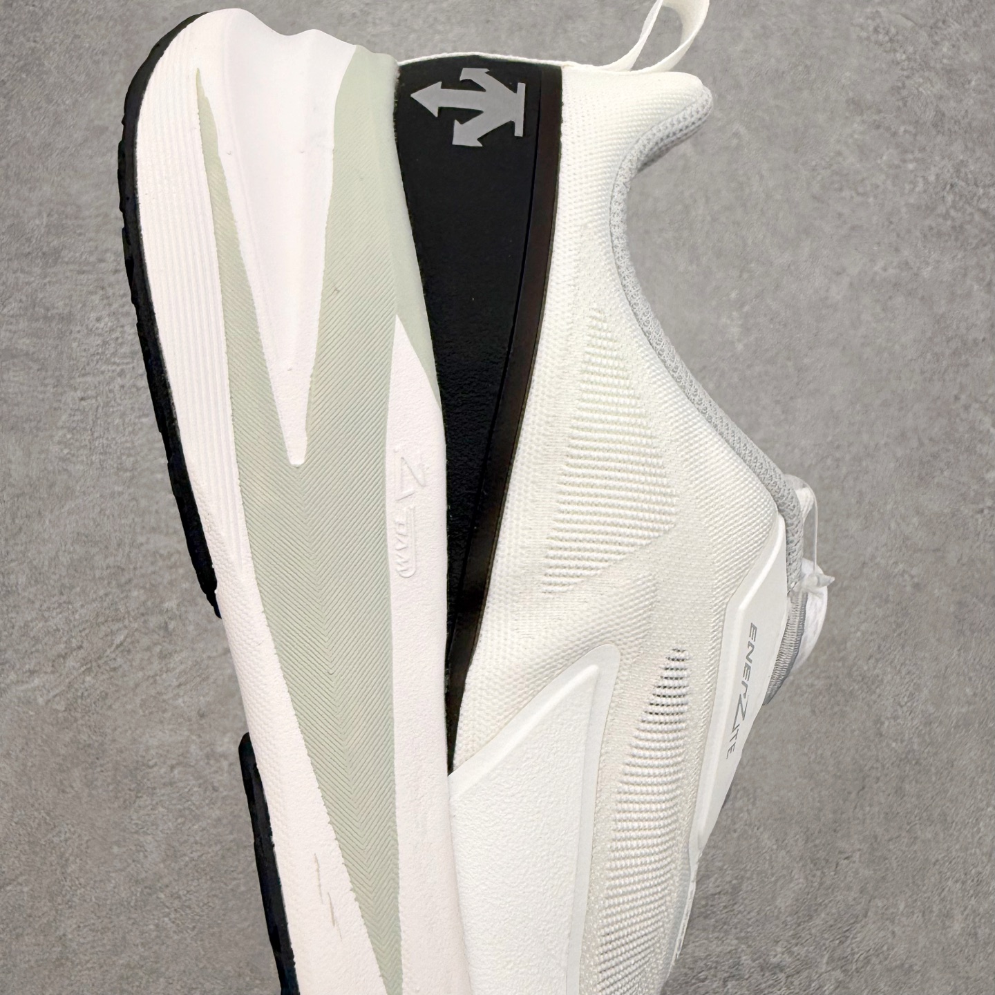 迪桑特DESCENTE RUNNING系列 LAVITATE 3.0 AIR WIRE 缓震舒适 BOA