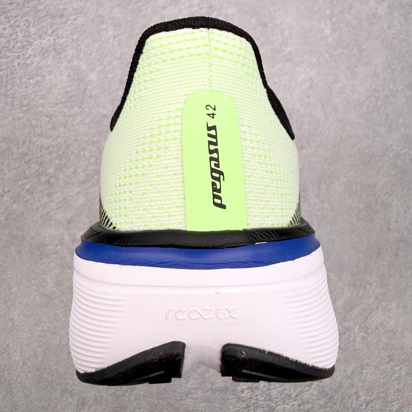 NK Zoom Pegasus 飞马42代马拉松系列网面透气缓震疾速跑鞋 拥有 Zoom Air 一如既