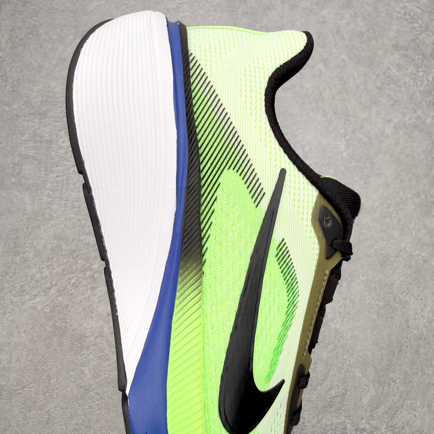 NK Zoom Pegasus 飞马42代马拉松系列网面透气缓震疾速跑鞋 拥有 Zoom Air 一如既