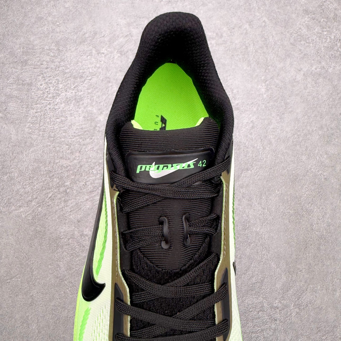 NK Zoom Pegasus 飞马42代马拉松系列网面透气缓震疾速跑鞋 拥有 Zoom Air 一如既