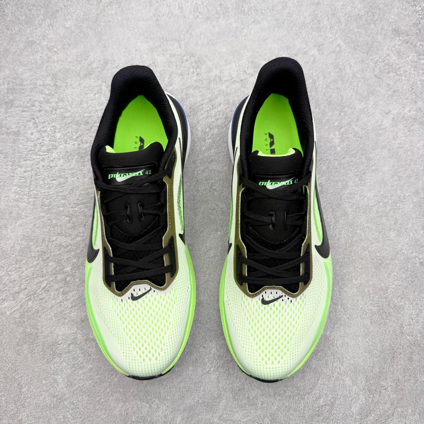 NK Zoom Pegasus 飞马42代马拉松系列网面透气缓震疾速跑鞋 拥有 Zoom Air 一如既