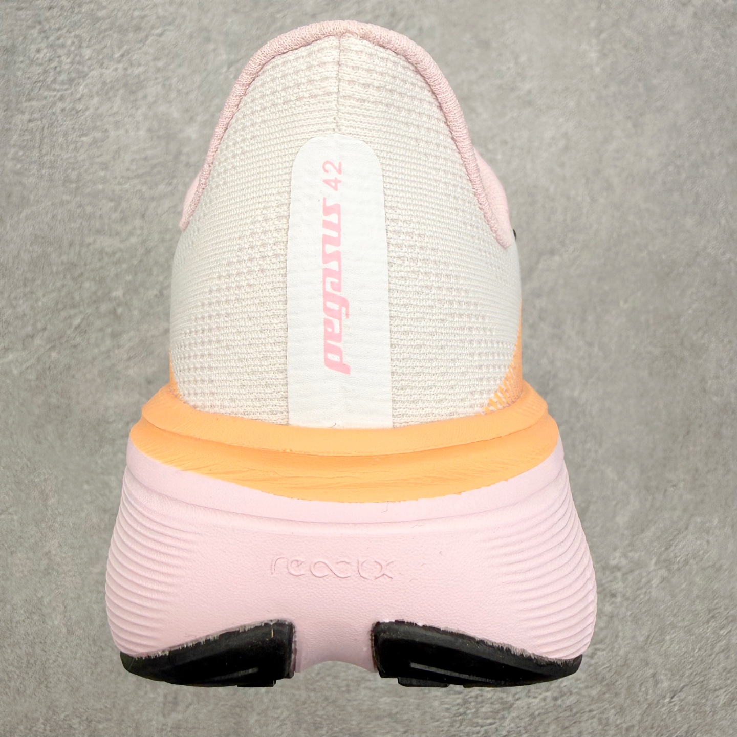 NK Zoom Pegasus 飞马42代马拉松系列网面透气缓震疾速跑鞋 拥有 Zoom Air 一如既