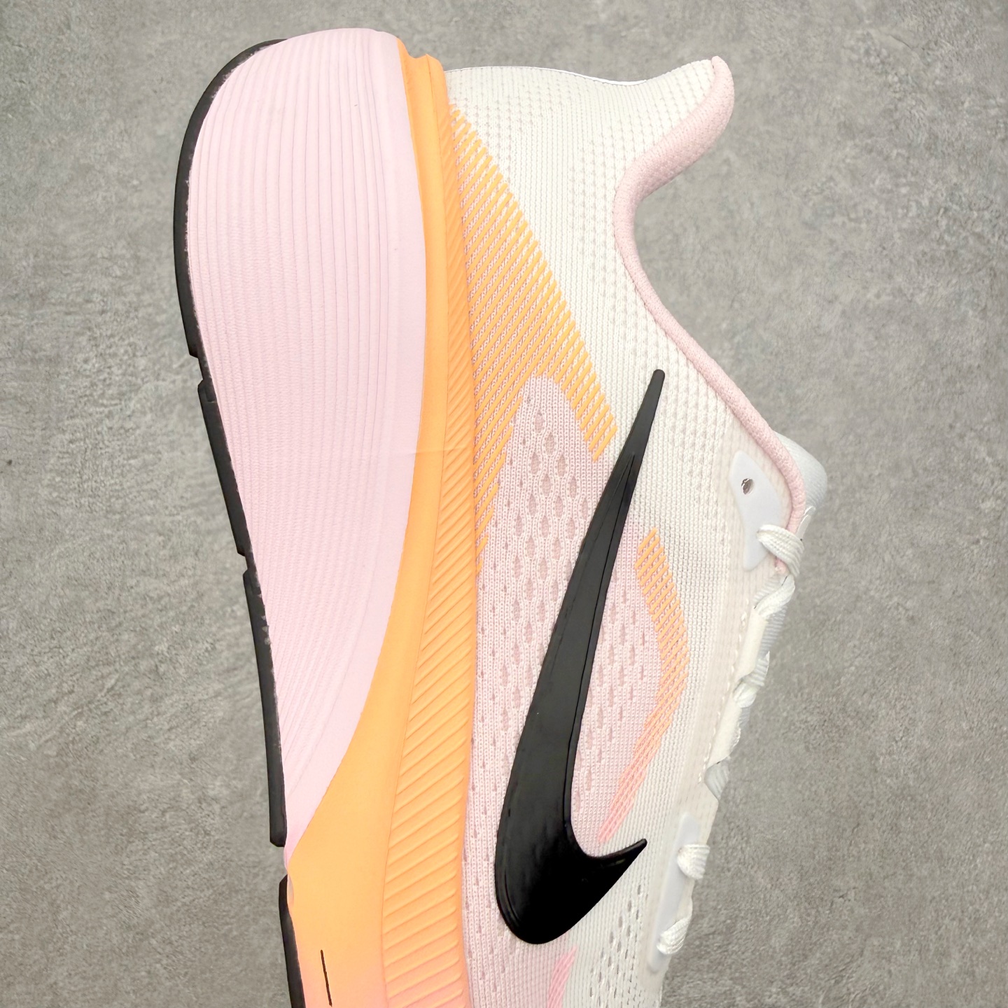 NK Zoom Pegasus 飞马42代马拉松系列网面透气缓震疾速跑鞋 拥有 Zoom Air 一如既