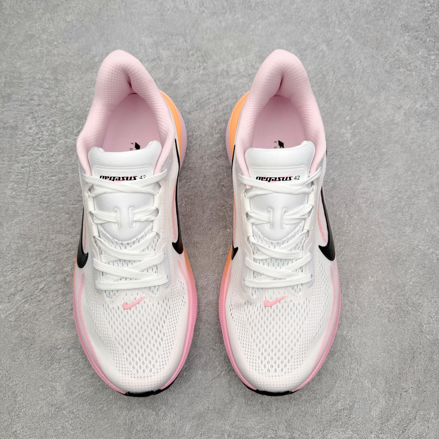 NK Zoom Pegasus 飞马42代马拉松系列网面透气缓震疾速跑鞋 拥有 Zoom Air 一如既