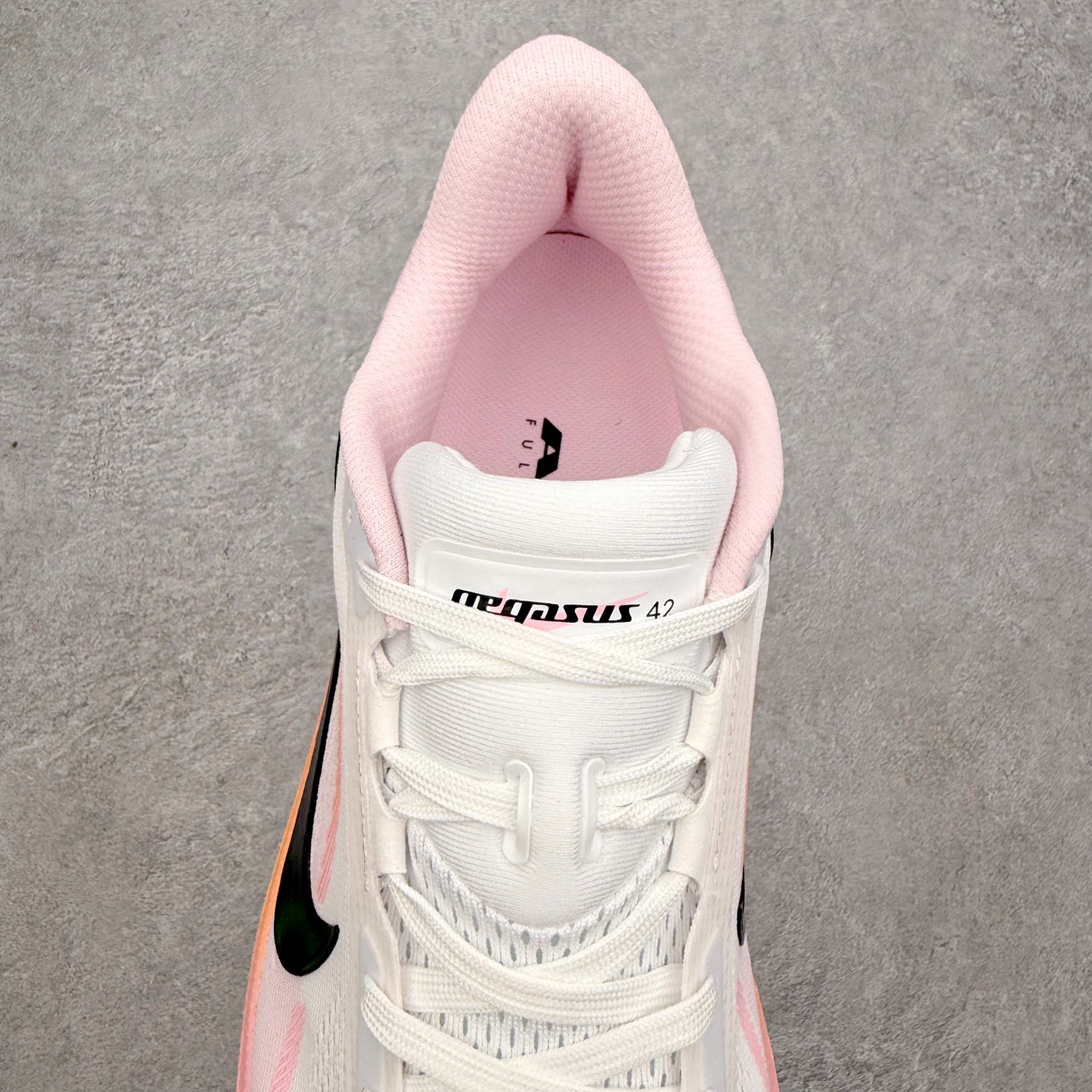 NK Zoom Pegasus 飞马42代马拉松系列网面透气缓震疾速跑鞋 拥有 Zoom Air 一如既