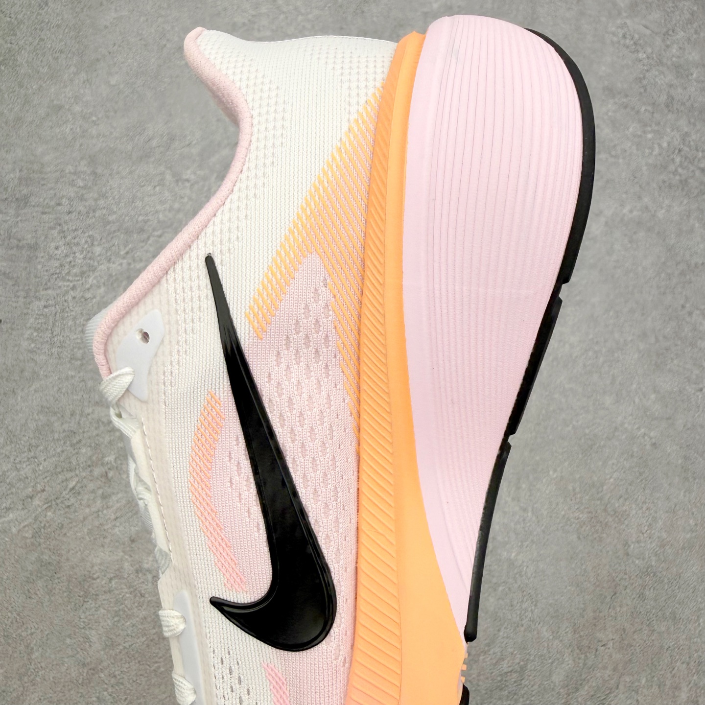 NK Zoom Pegasus 飞马42代马拉松系列网面透气缓震疾速跑鞋 拥有 Zoom Air 一如既