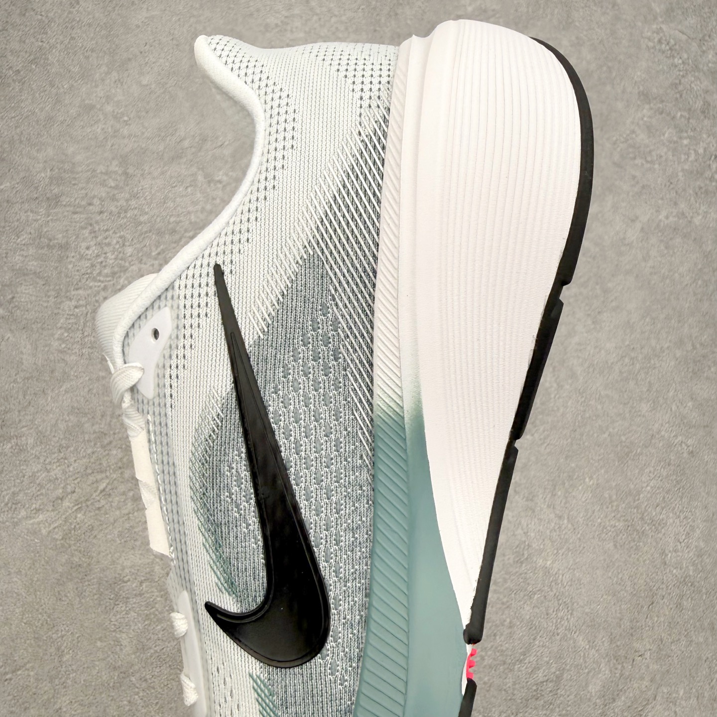 NK Zoom Pegasus 飞马42代马拉松系列网面透气缓震疾速跑鞋 拥有 Zoom Air 一如既