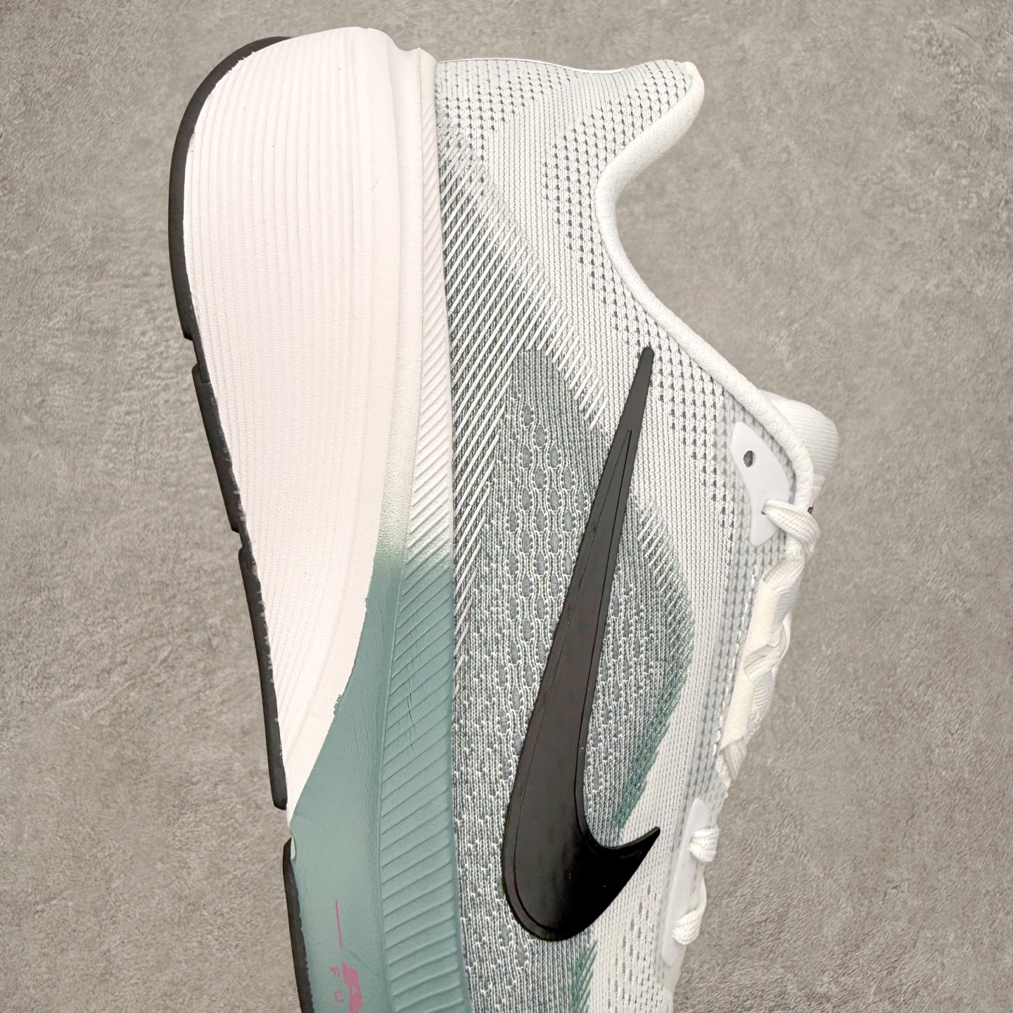 NK Zoom Pegasus 飞马42代马拉松系列网面透气缓震疾速跑鞋 拥有 Zoom Air 一如既
