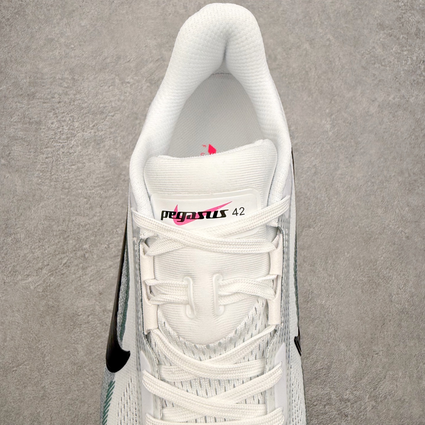 NK Zoom Pegasus 飞马42代马拉松系列网面透气缓震疾速跑鞋 拥有 Zoom Air 一如既