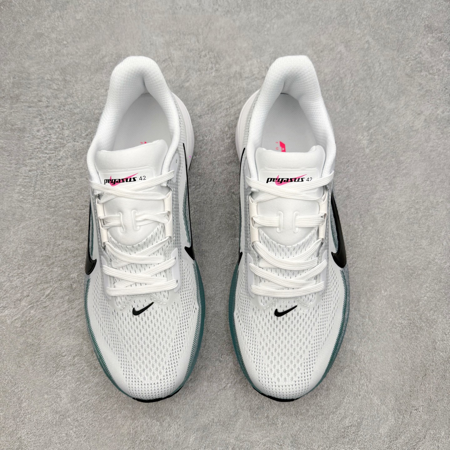 NK Zoom Pegasus 飞马42代马拉松系列网面透气缓震疾速跑鞋 拥有 Zoom Air 一如既