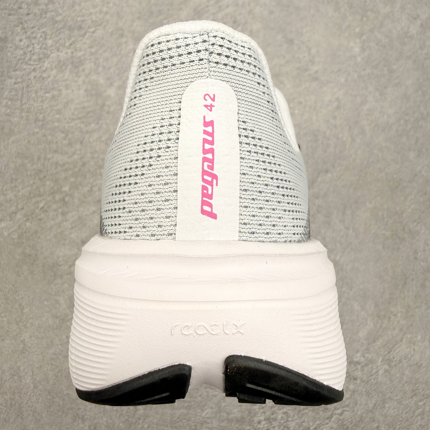 NK Zoom Pegasus 飞马42代马拉松系列网面透气缓震疾速跑鞋 拥有 Zoom Air 一如既