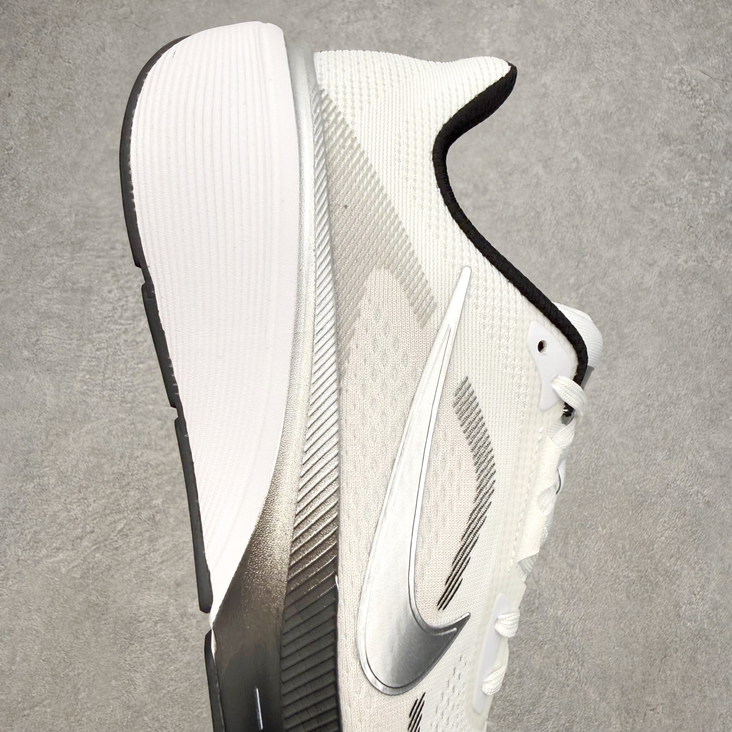 NK Zoom Pegasus 飞马42代马拉松系列网面透气缓震疾速跑鞋 拥有 Zoom Air 一如既
