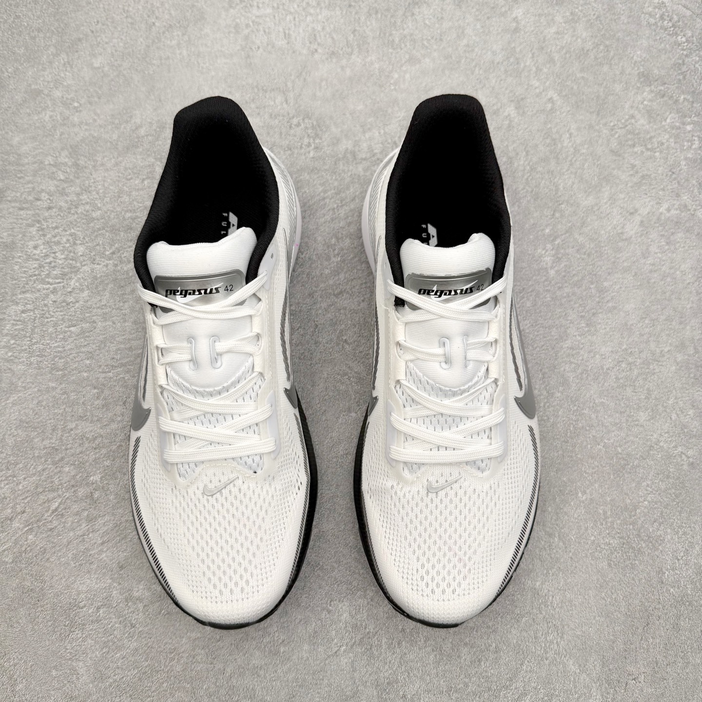 NK Zoom Pegasus 飞马42代马拉松系列网面透气缓震疾速跑鞋 拥有 Zoom Air 一如既