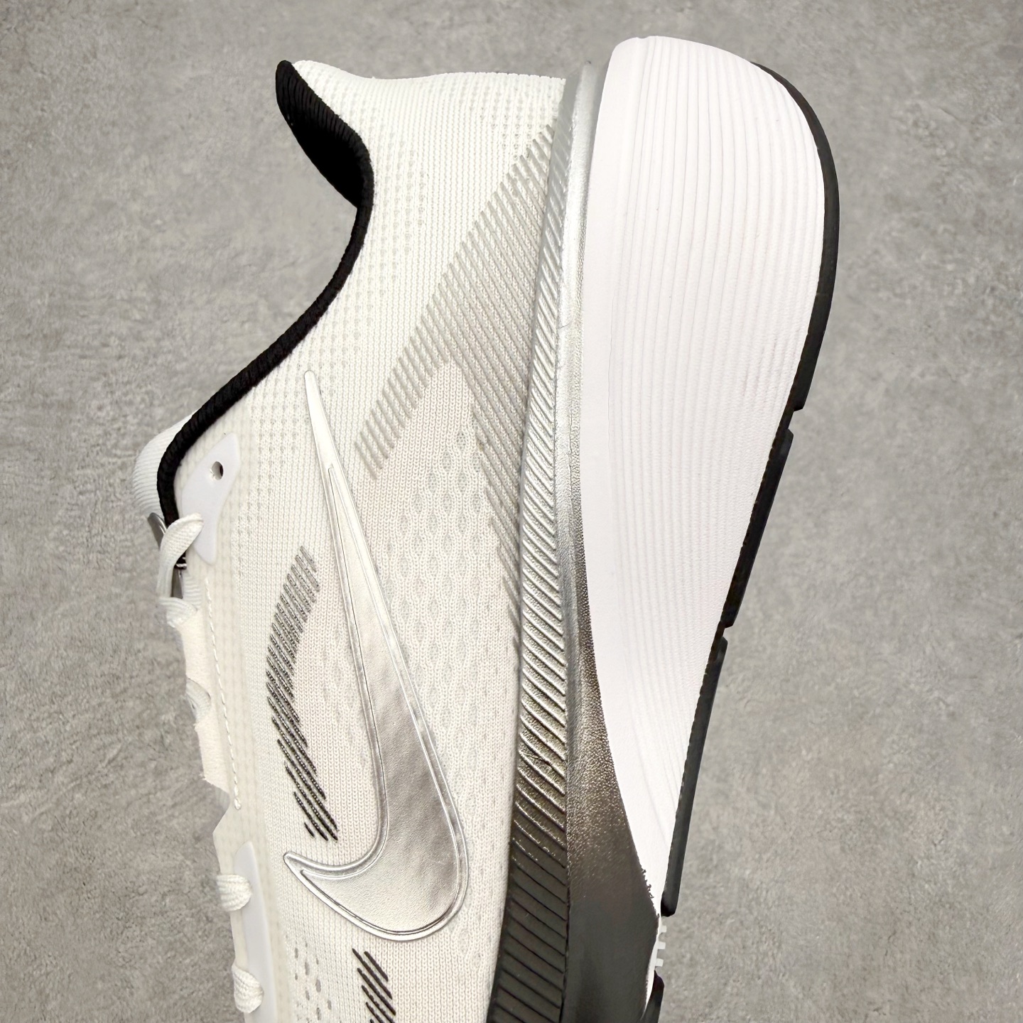NK Zoom Pegasus 飞马42代马拉松系列网面透气缓震疾速跑鞋 拥有 Zoom Air 一如既