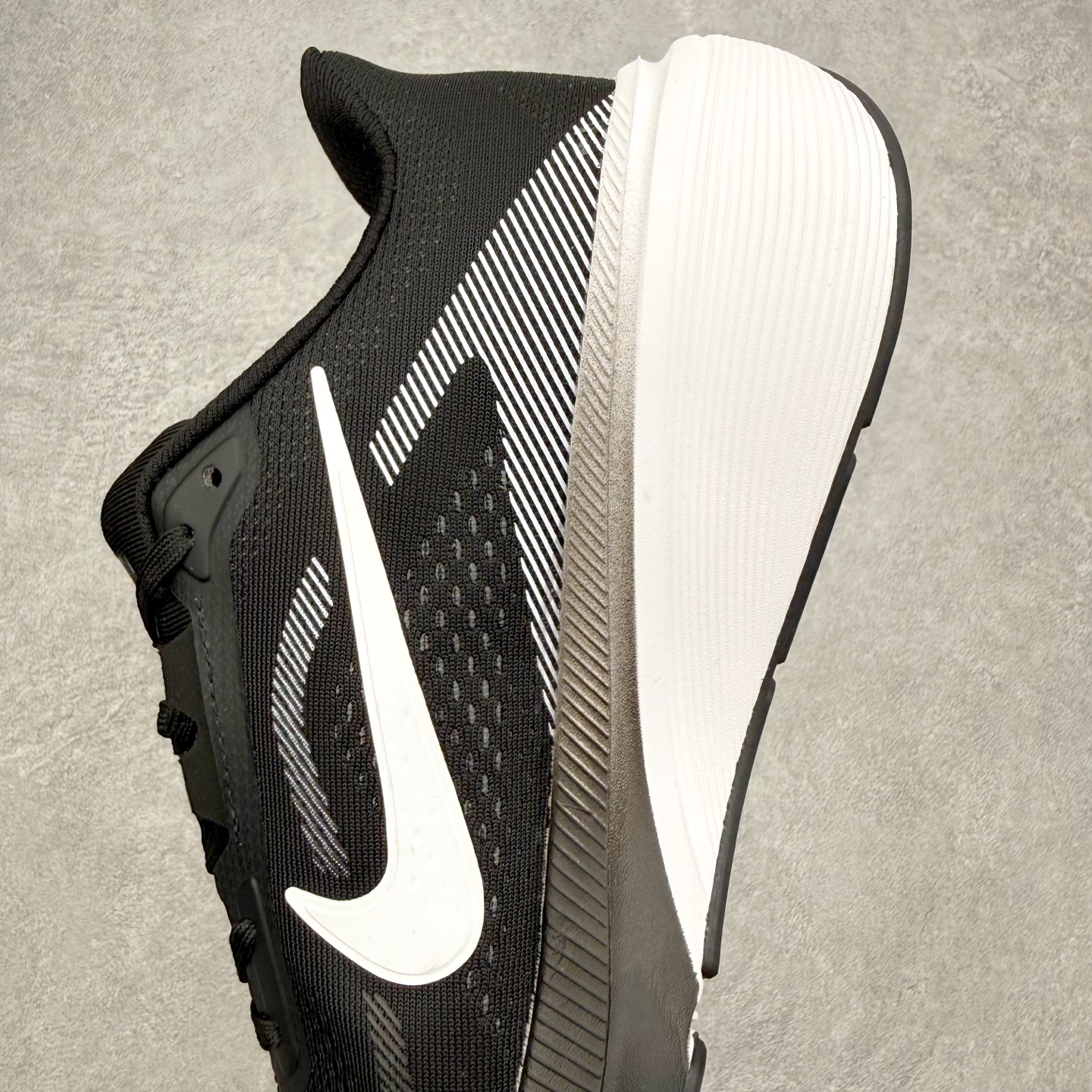 NK Zoom Pegasus 飞马42代马拉松系列网面透气缓震疾速跑鞋 拥有 Zoom Air 一如既