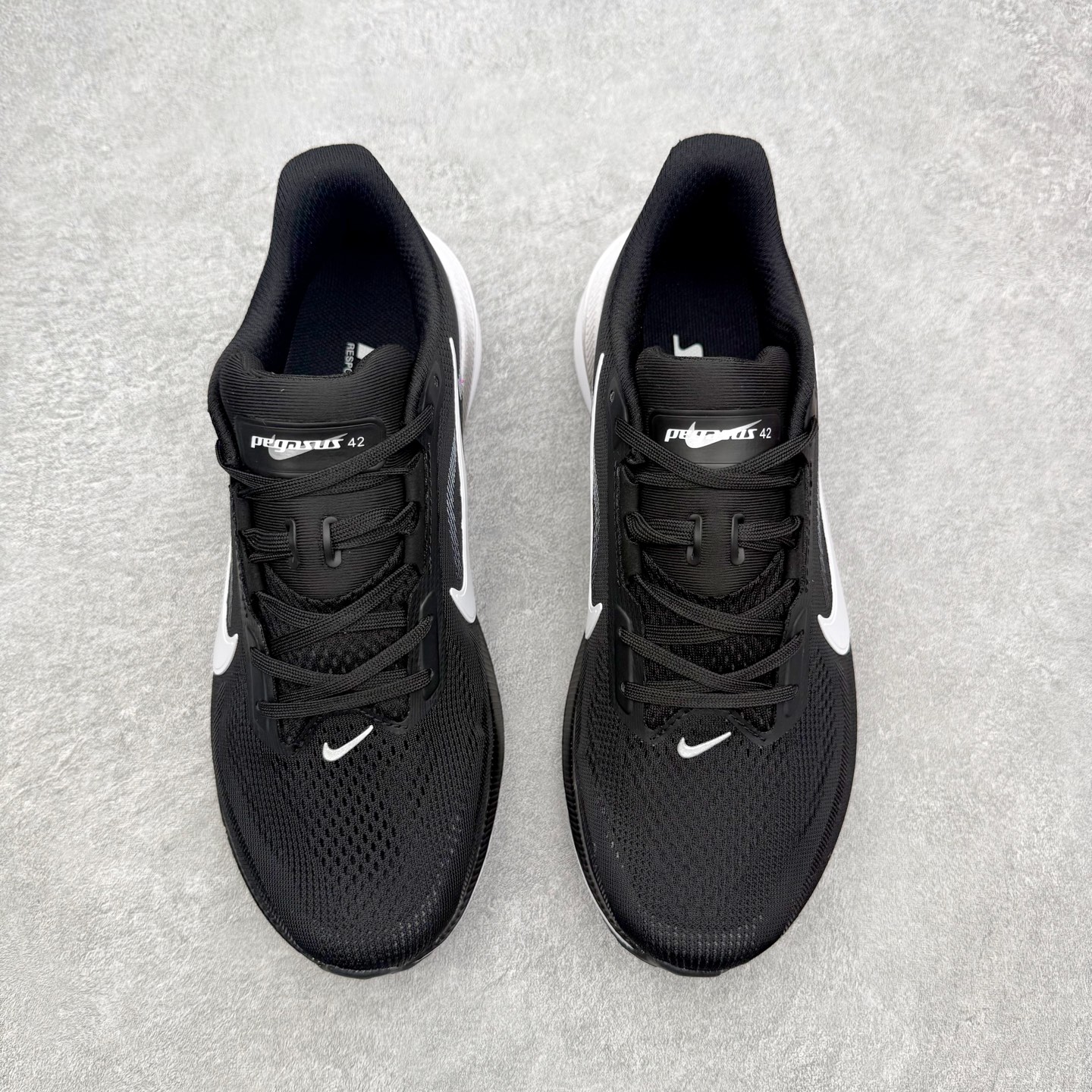 NK Zoom Pegasus 飞马42代马拉松系列网面透气缓震疾速跑鞋 拥有 Zoom Air 一如既