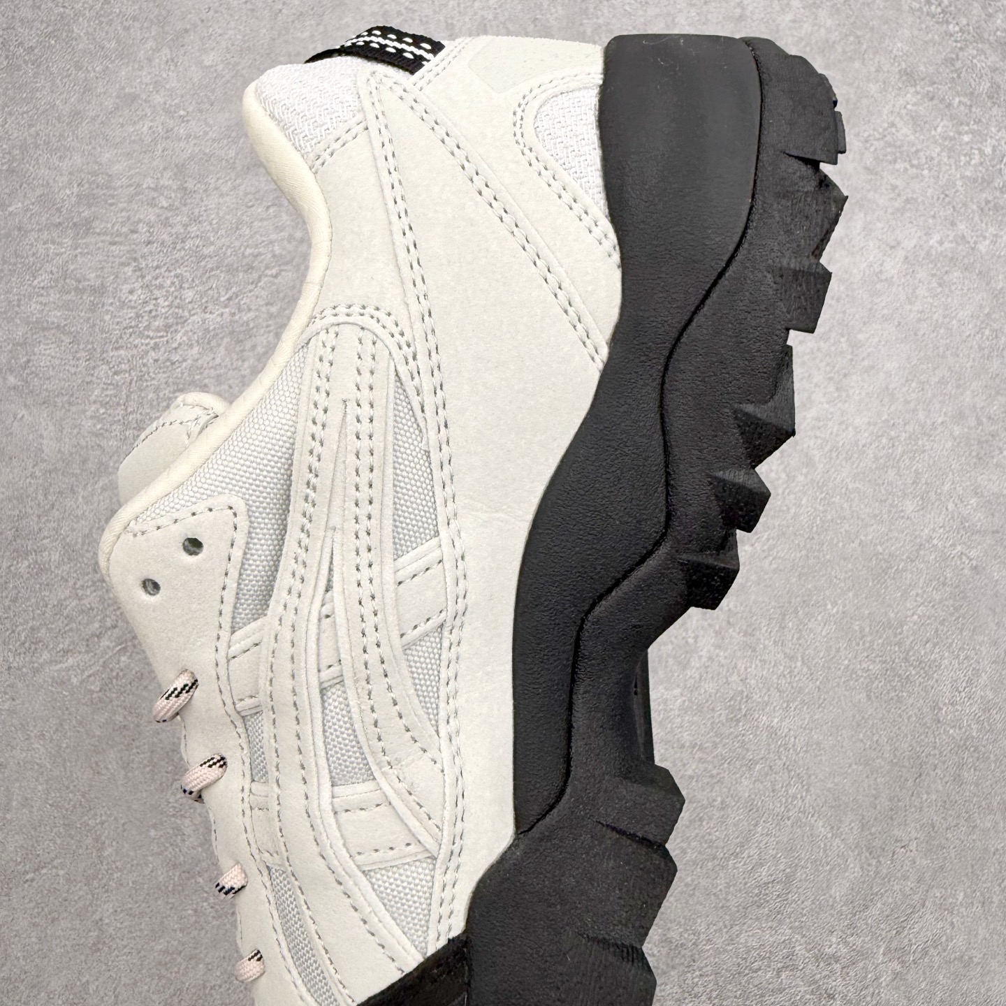 Asics Gel-PICKAX 亚瑟士运动休闲透气专业跑鞋 鞋面采用反绒皮与网布拼接 透气舒适兼具休闲
