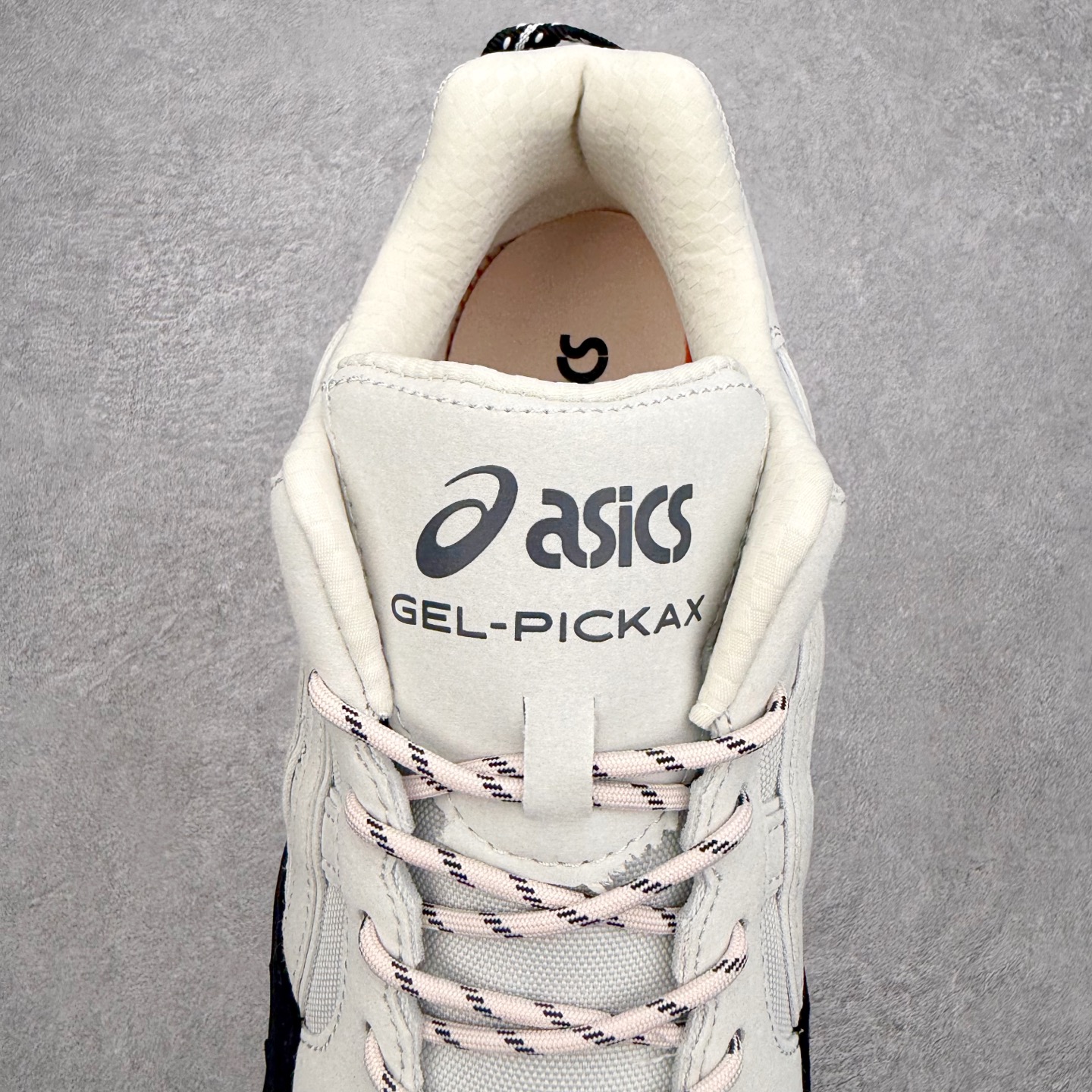 Asics Gel-PICKAX 亚瑟士运动休闲透气专业跑鞋 鞋面采用反绒皮与网布拼接 透气舒适兼具休闲