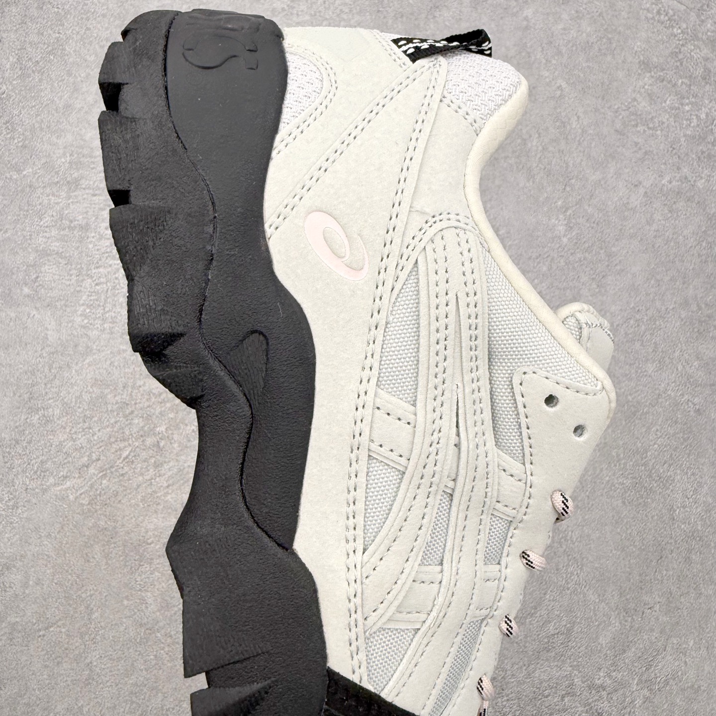 Asics Gel-PICKAX 亚瑟士运动休闲透气专业跑鞋 鞋面采用反绒皮与网布拼接 透气舒适兼具休闲