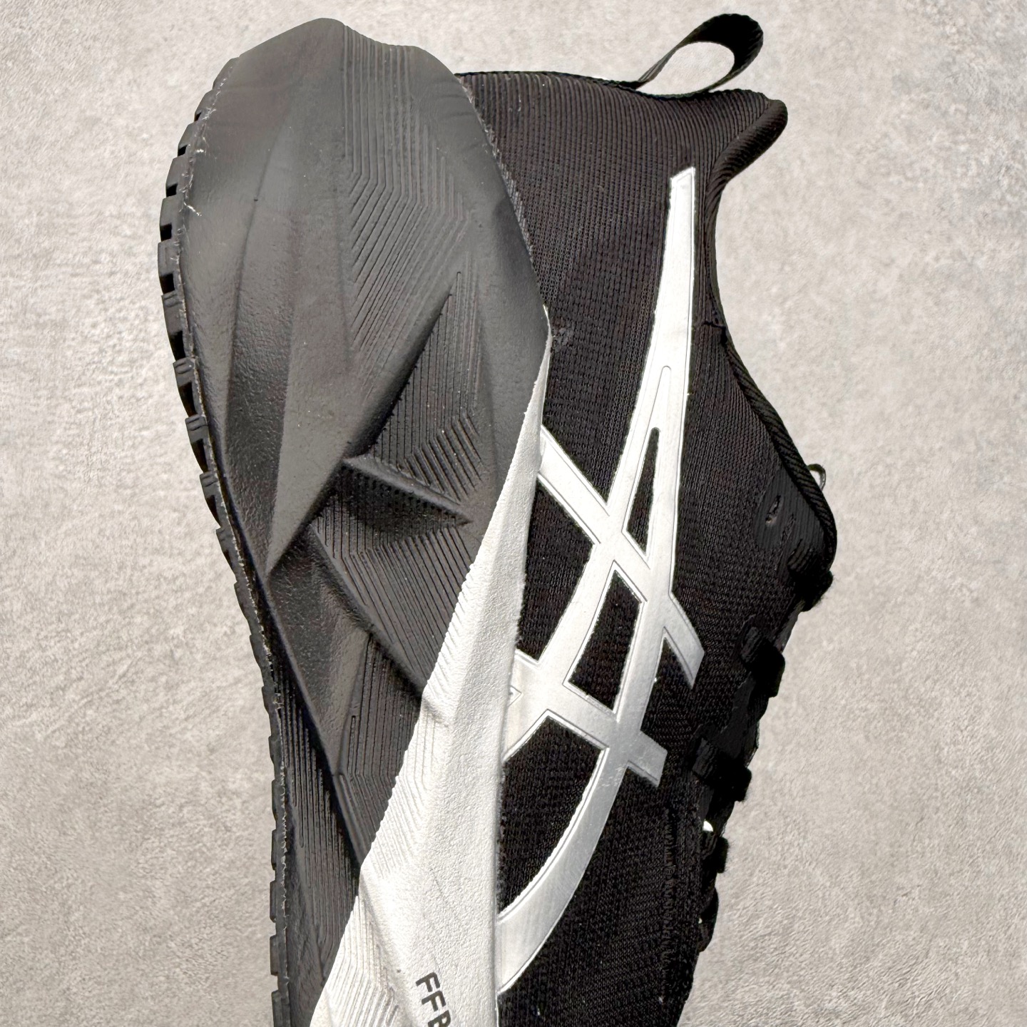＃XN ASICS NOVABLAST 5 舒适百搭低帮马拉松训练竞速跑步鞋 ASICS（亚瑟士）是日本