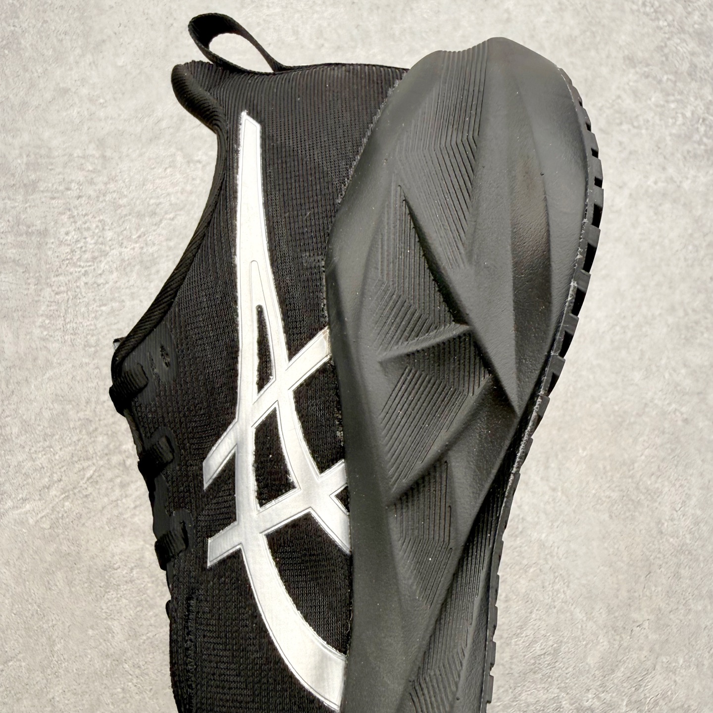 ＃XN ASICS NOVABLAST 5 舒适百搭低帮马拉松训练竞速跑步鞋 ASICS（亚瑟士）是日本