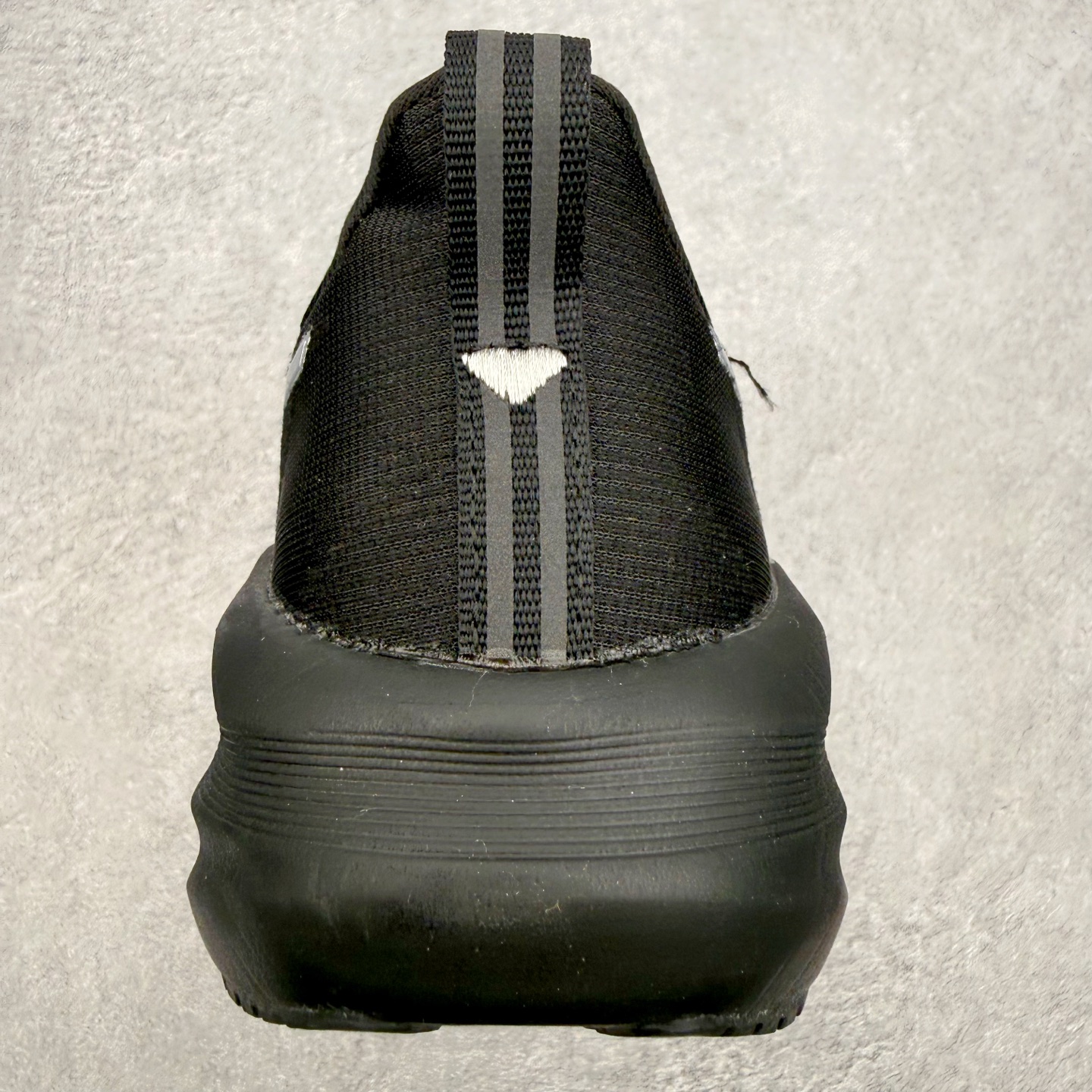 ＃XN ASICS NOVABLAST 5 舒适百搭低帮马拉松训练竞速跑步鞋 ASICS（亚瑟士）是日本