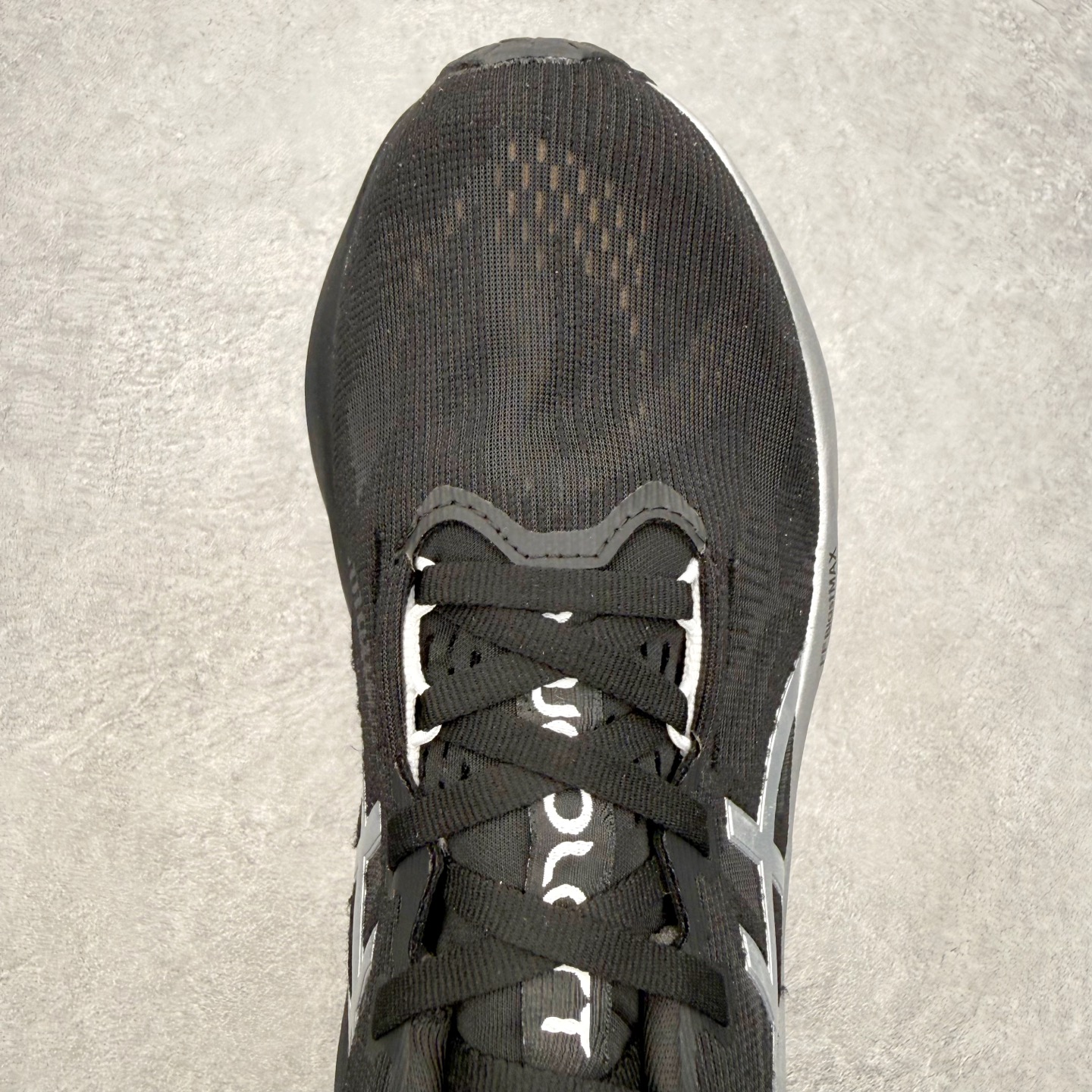 ＃XN ASICS NOVABLAST 5 舒适百搭低帮马拉松训练竞速跑步鞋 ASICS（亚瑟士）是日本