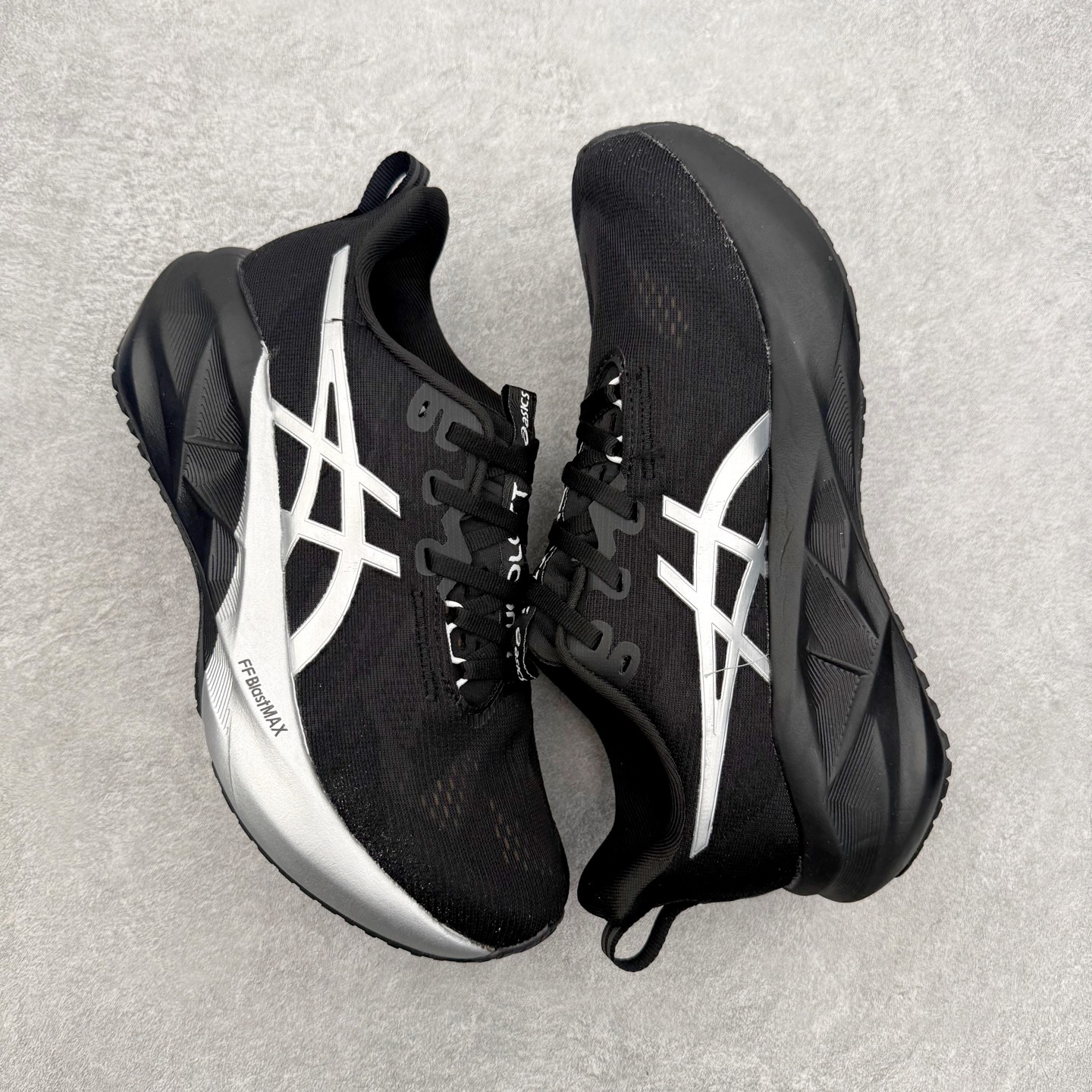 ＃XN ASICS NOVABLAST 5 舒适百搭低帮马拉松训练竞速跑步鞋 ASICS（亚瑟士）是日本