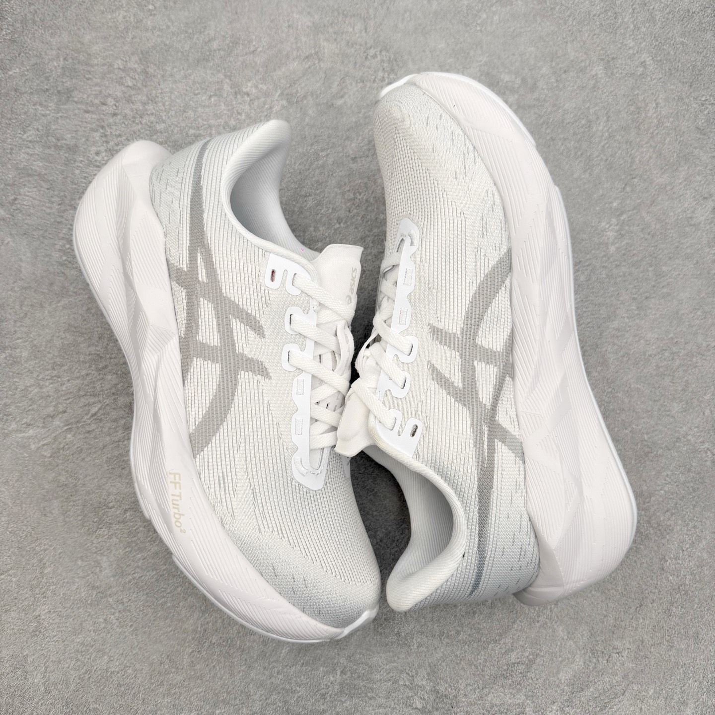 ASICS NOVABLAST 6 舒适百搭低帮马拉松训练竞速跑步鞋 ASICS（亚瑟士）是日本实业家鬼