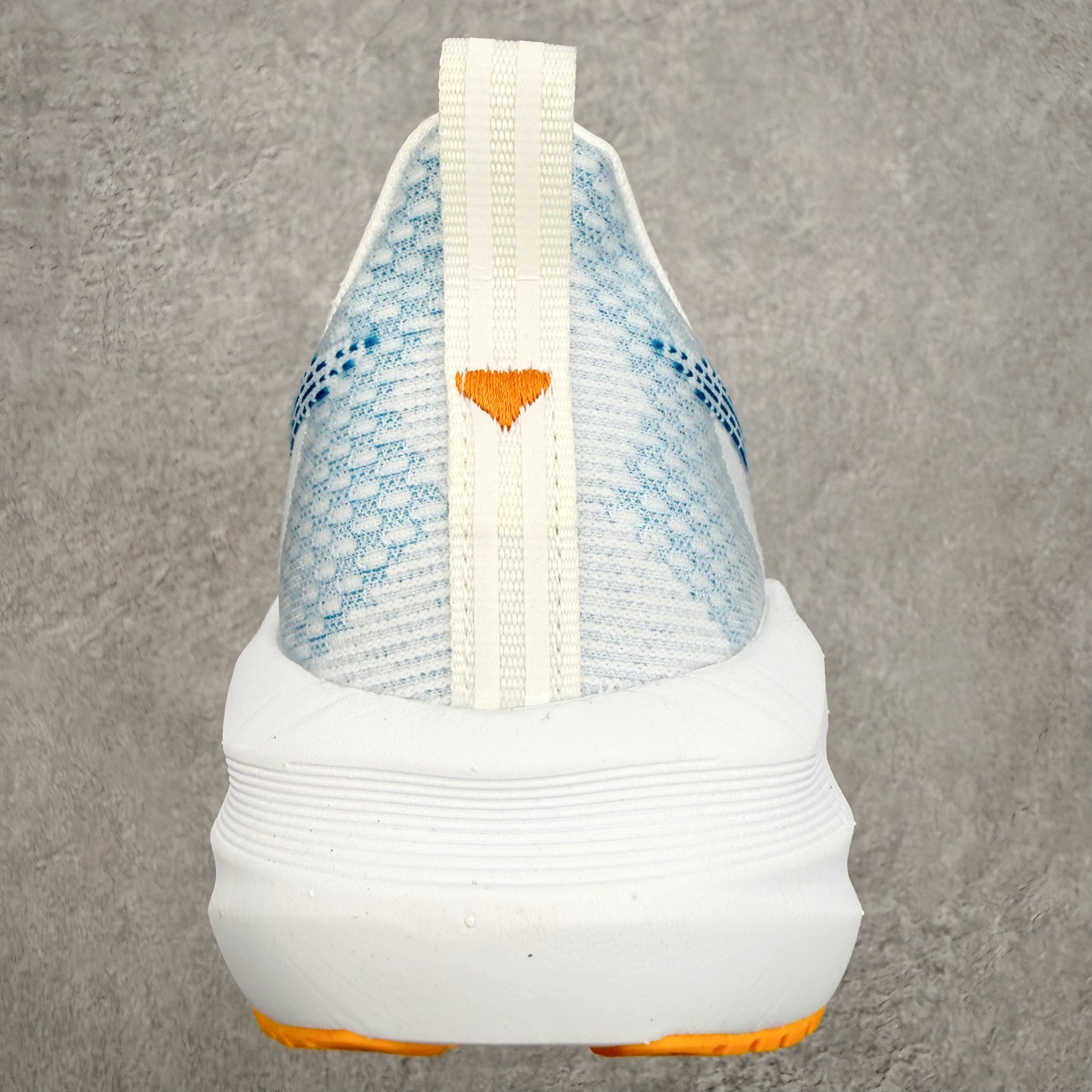 ＃XN ASICS NOVABLAST 5 舒适百搭低帮马拉松训练竞速跑步鞋 ASICS（亚瑟士）是日本