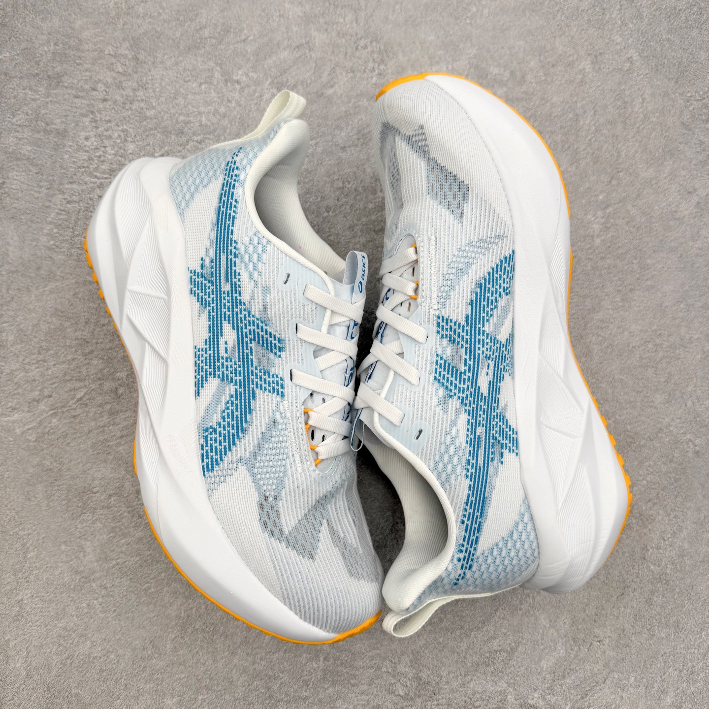 ＃XN ASICS NOVABLAST 5 舒适百搭低帮马拉松训练竞速跑步鞋 ASICS（亚瑟士）是日本