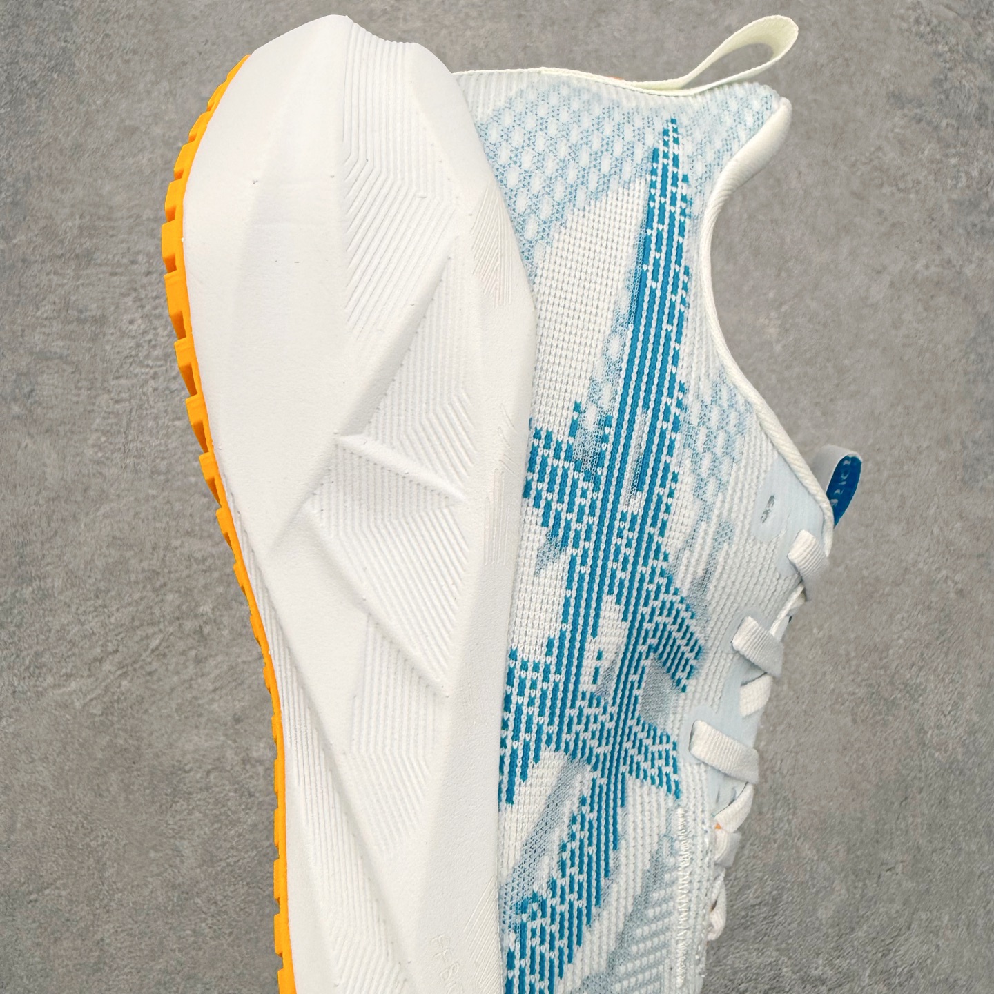 ＃XN ASICS NOVABLAST 5 舒适百搭低帮马拉松训练竞速跑步鞋 ASICS（亚瑟士）是日本
