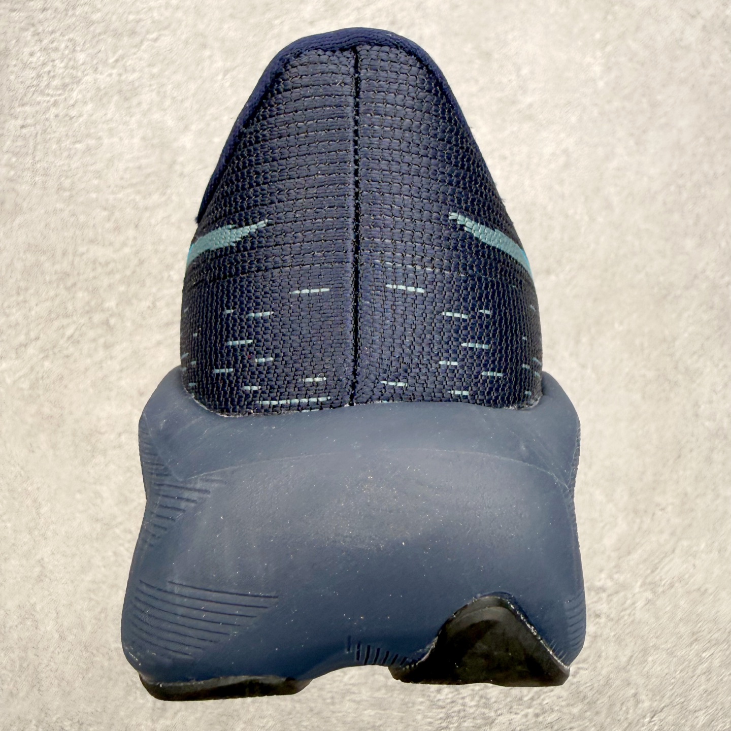 ASICS NOVABLAST 6 舒适百搭低帮马拉松训练竞速跑步鞋 ASICS（亚瑟士）是日本实业家鬼