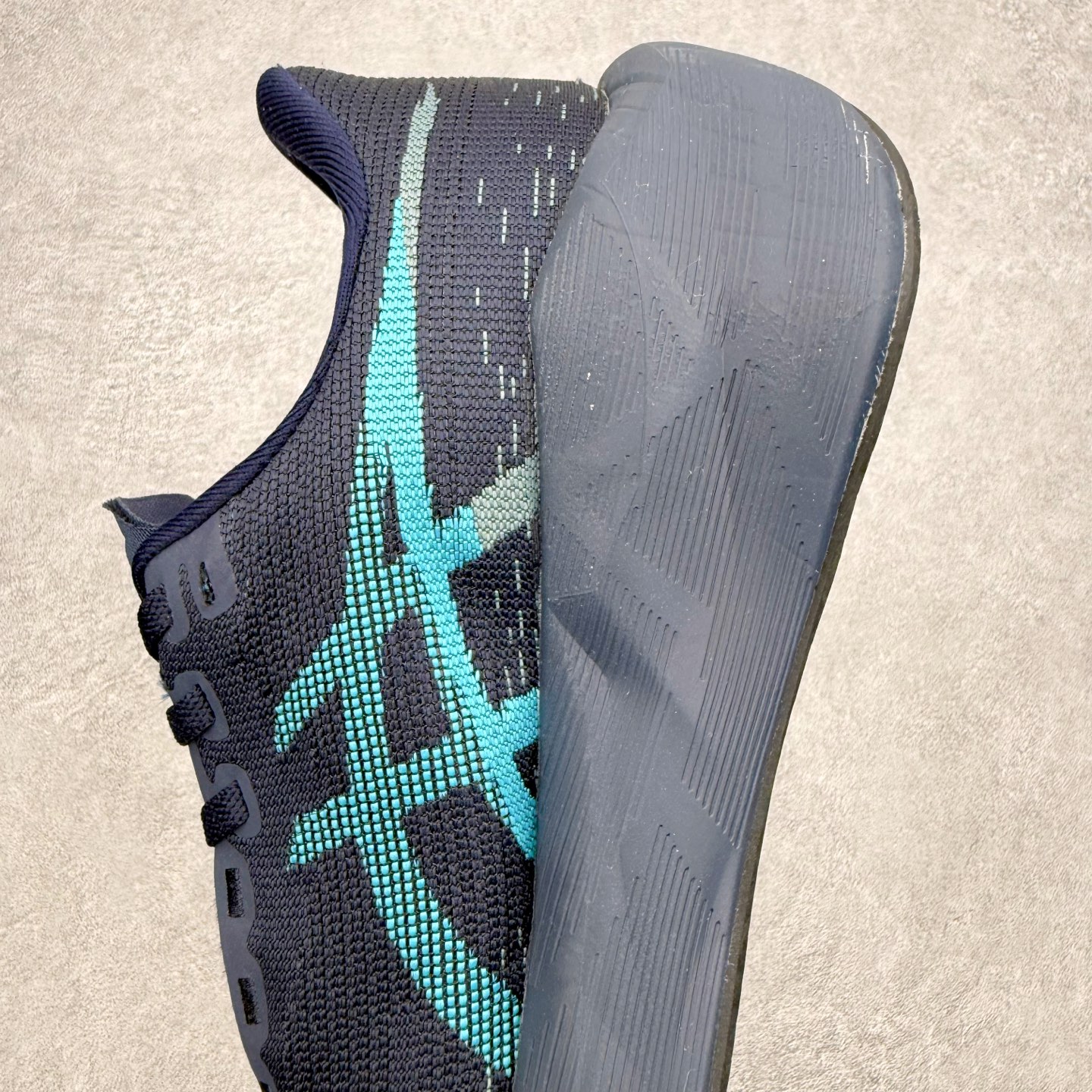 ASICS NOVABLAST 6 舒适百搭低帮马拉松训练竞速跑步鞋 ASICS（亚瑟士）是日本实业家鬼