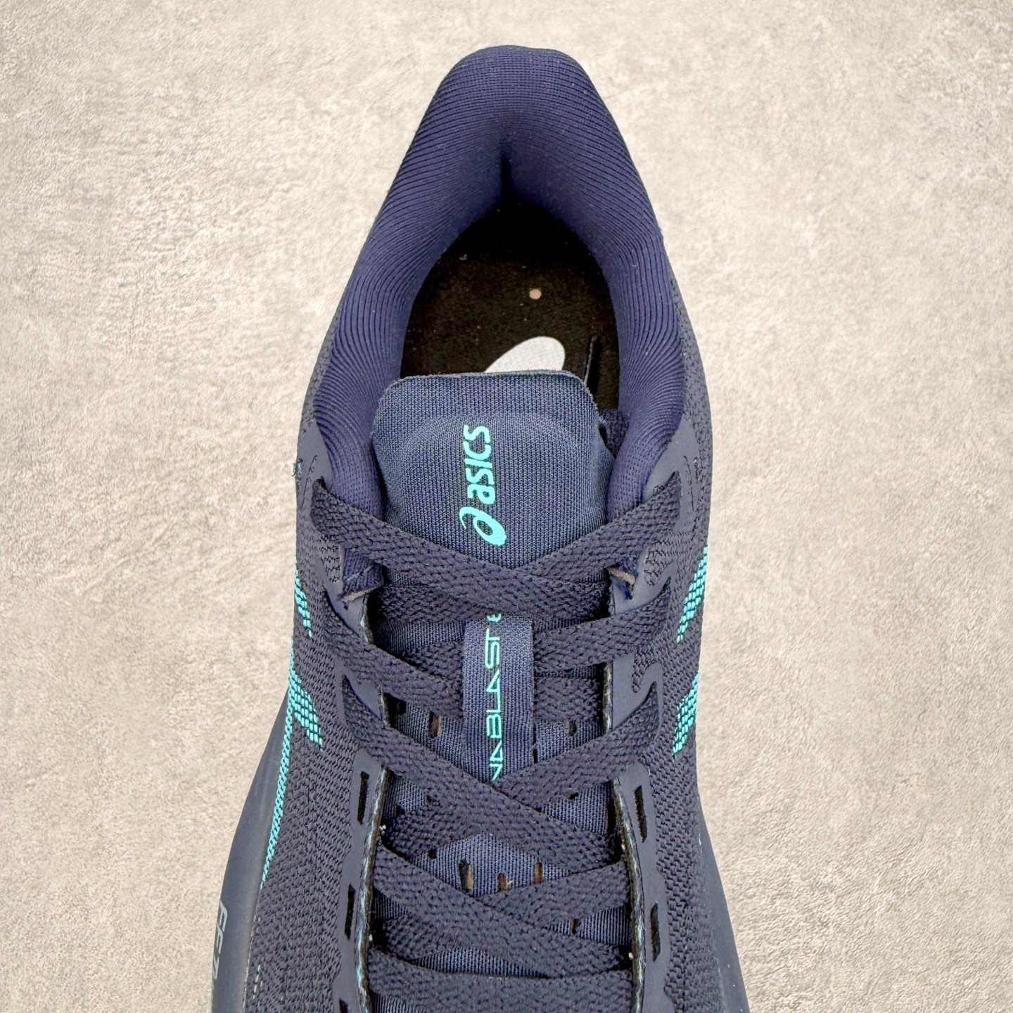 ASICS NOVABLAST 6 舒适百搭低帮马拉松训练竞速跑步鞋 ASICS（亚瑟士）是日本实业家鬼