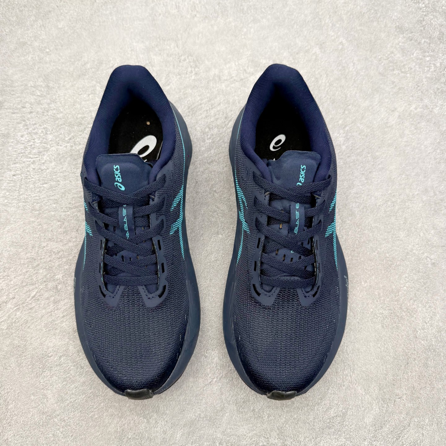 ASICS NOVABLAST 6 舒适百搭低帮马拉松训练竞速跑步鞋 ASICS（亚瑟士）是日本实业家鬼