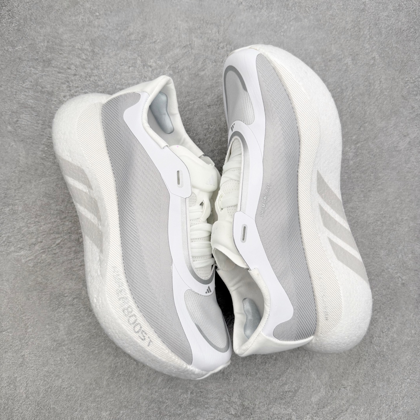 AD Hyperboost Edge 爆米花缓震舒适贴合跑步鞋 在 BOOST 之前冠以了 “HYPER