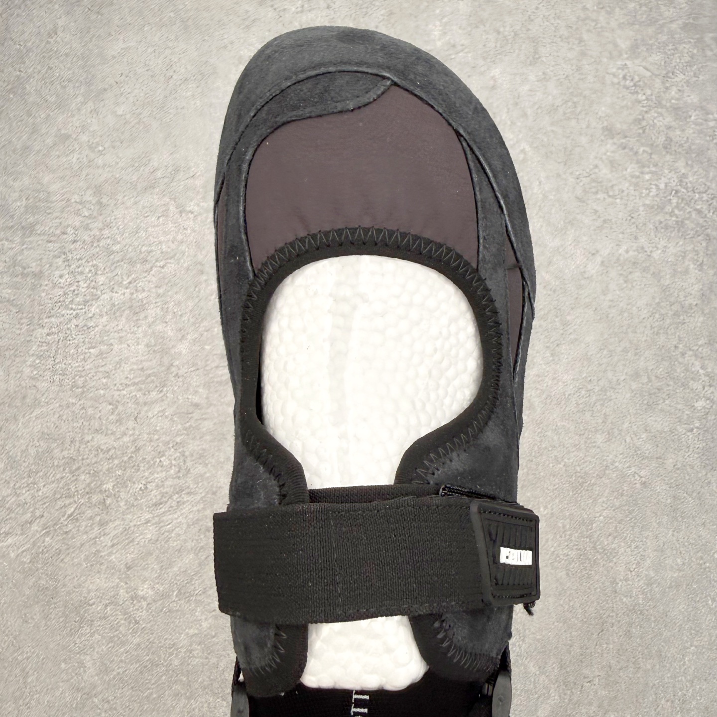 Bottega Veneta BV葆蝶家 Orbit Flash 魔术贴圆头平底 玛丽珍 休闲单鞋 女款
