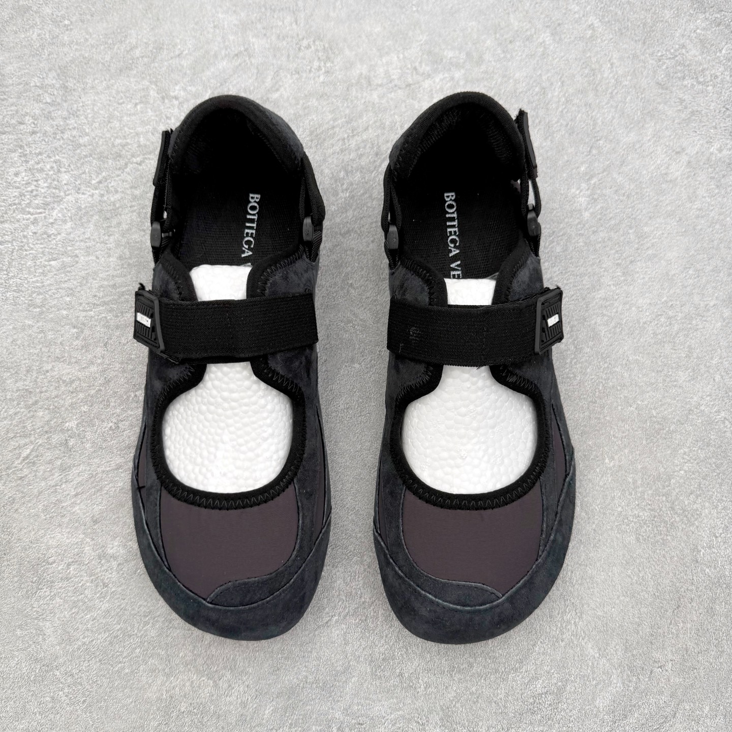 Bottega Veneta BV葆蝶家 Orbit Flash 魔术贴圆头平底 玛丽珍 休闲单鞋 女款