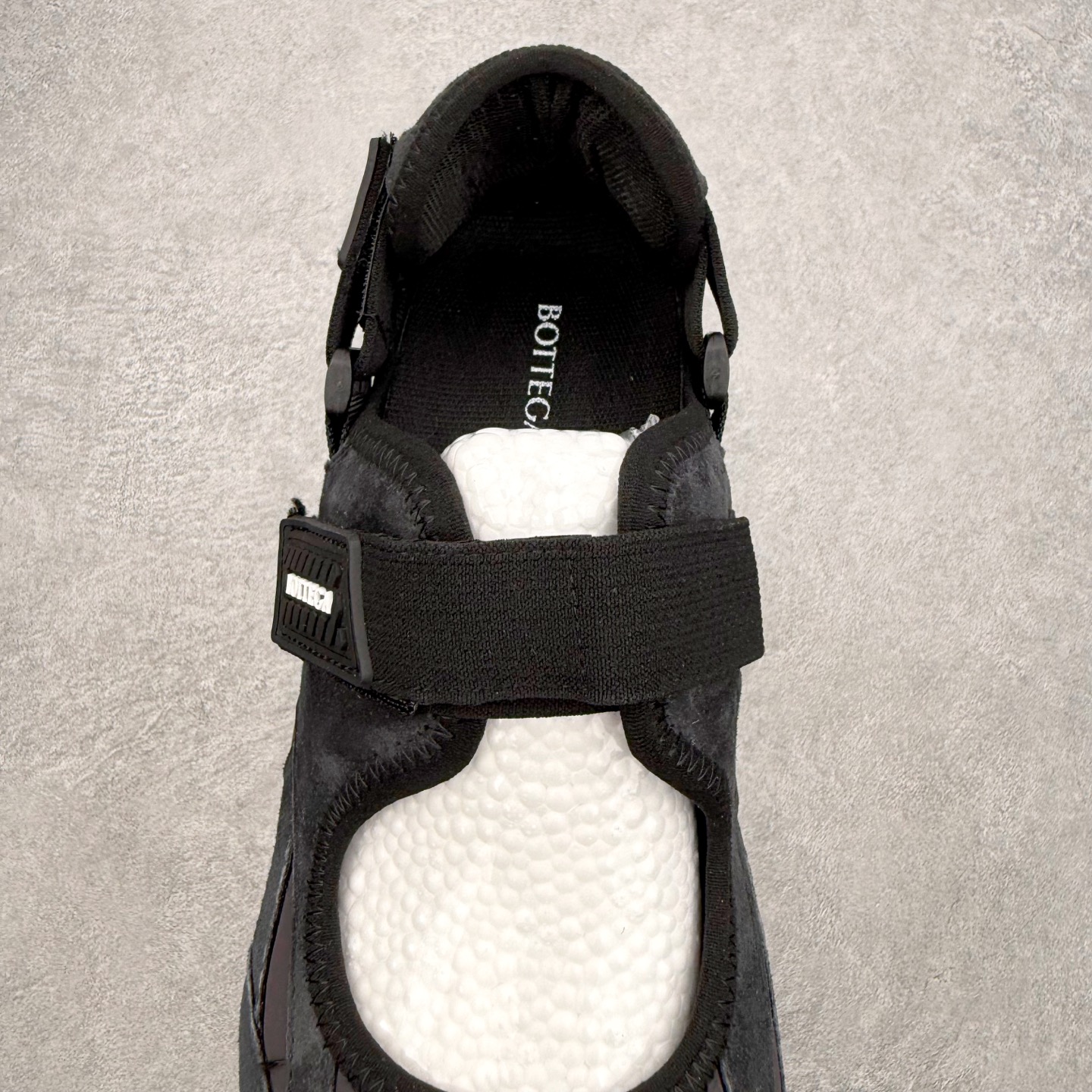 Bottega Veneta BV葆蝶家 Orbit Flash 魔术贴圆头平底 玛丽珍 休闲单鞋 女款